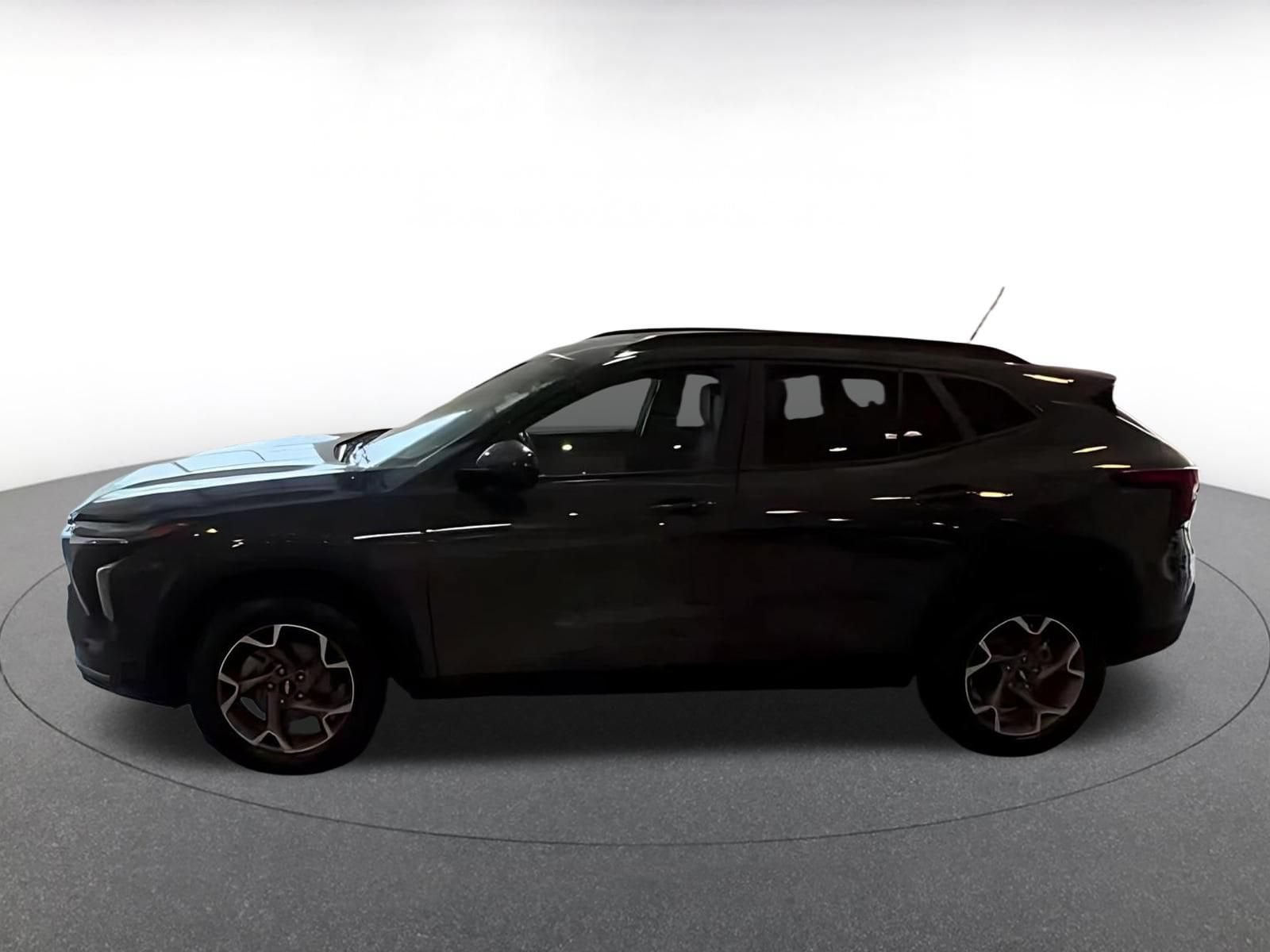 Thumbnail: 2025 Chevrolet Trax - 8