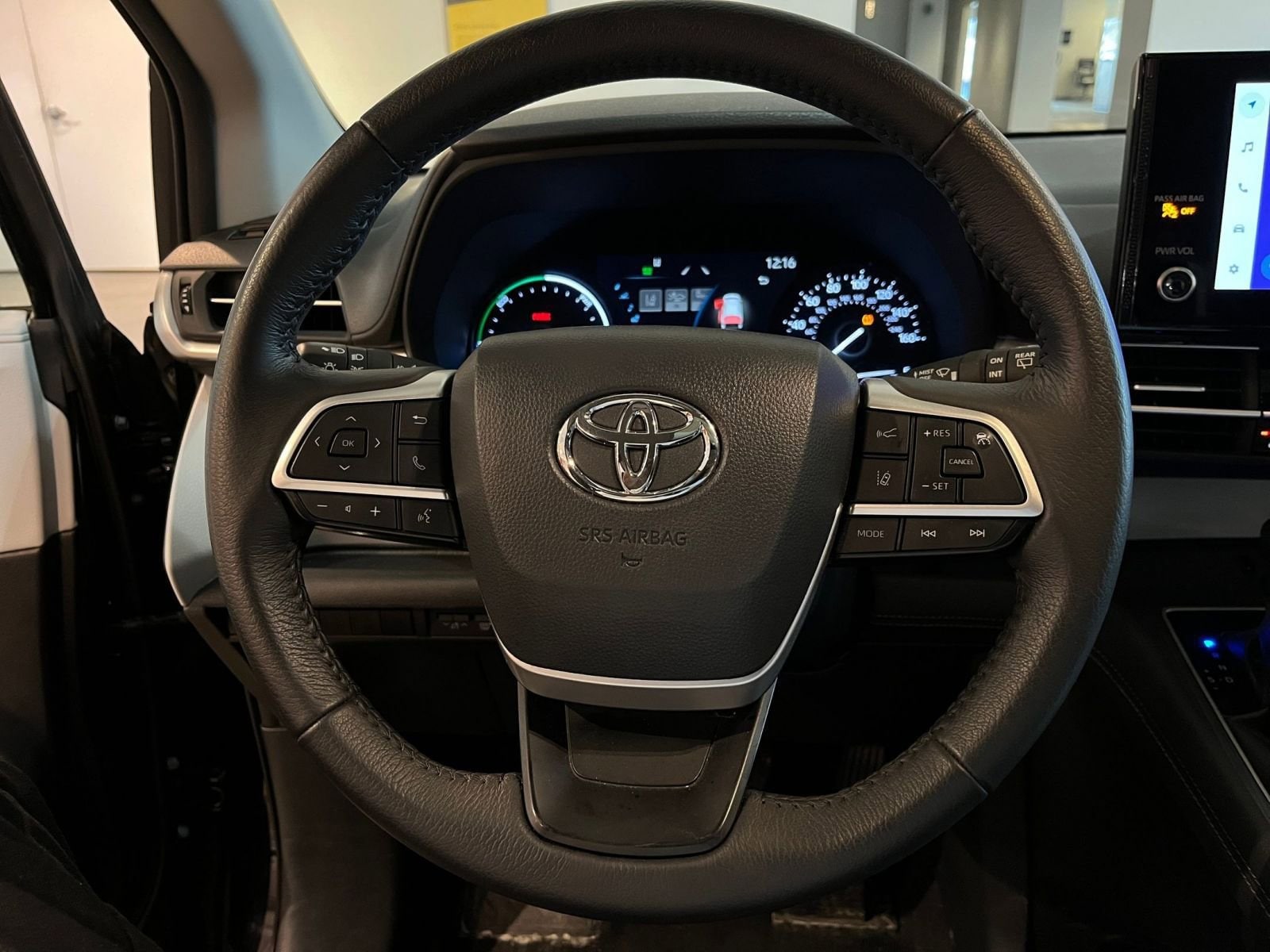 Thumbnail: 2025 Toyota Sienna - 29