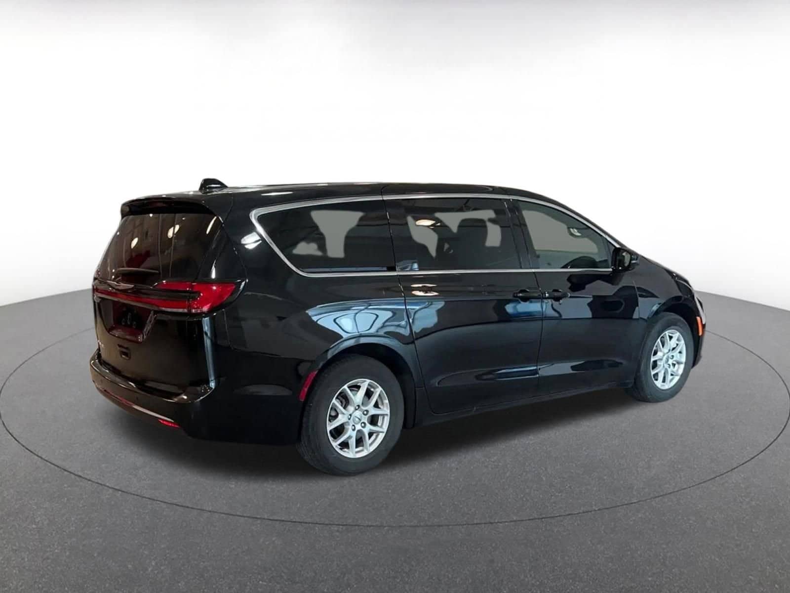 Thumbnail: 2025 Chrysler Pacifica - 14