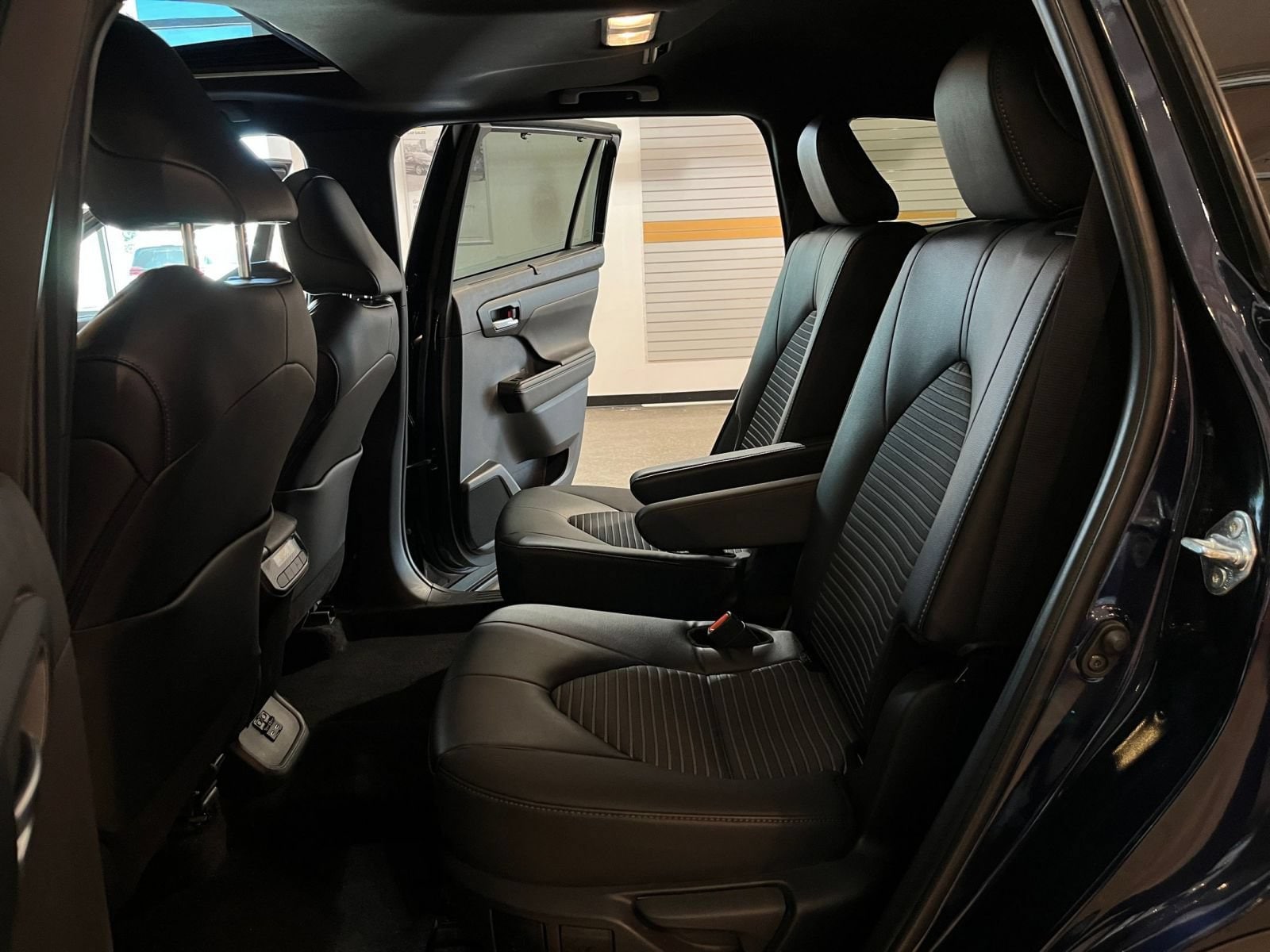 Thumbnail: 2025 Toyota Highlander - 27