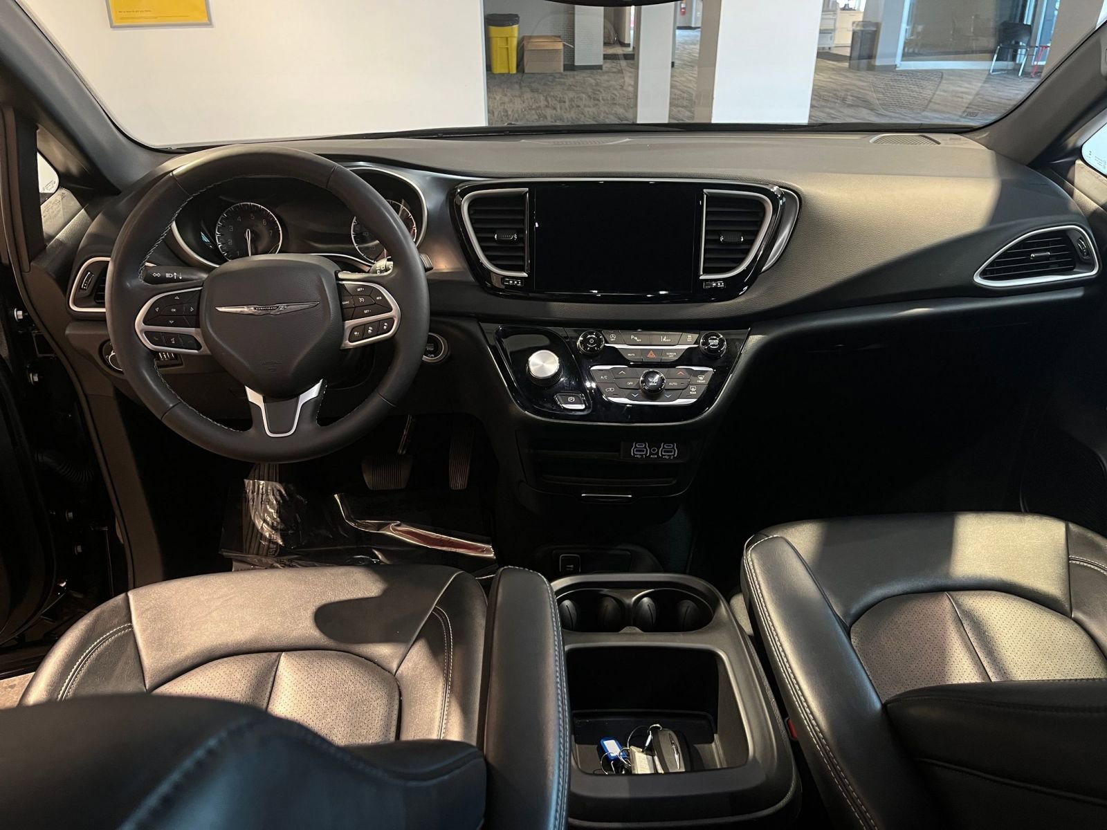 Thumbnail: 2025 Chrysler Pacifica - 34