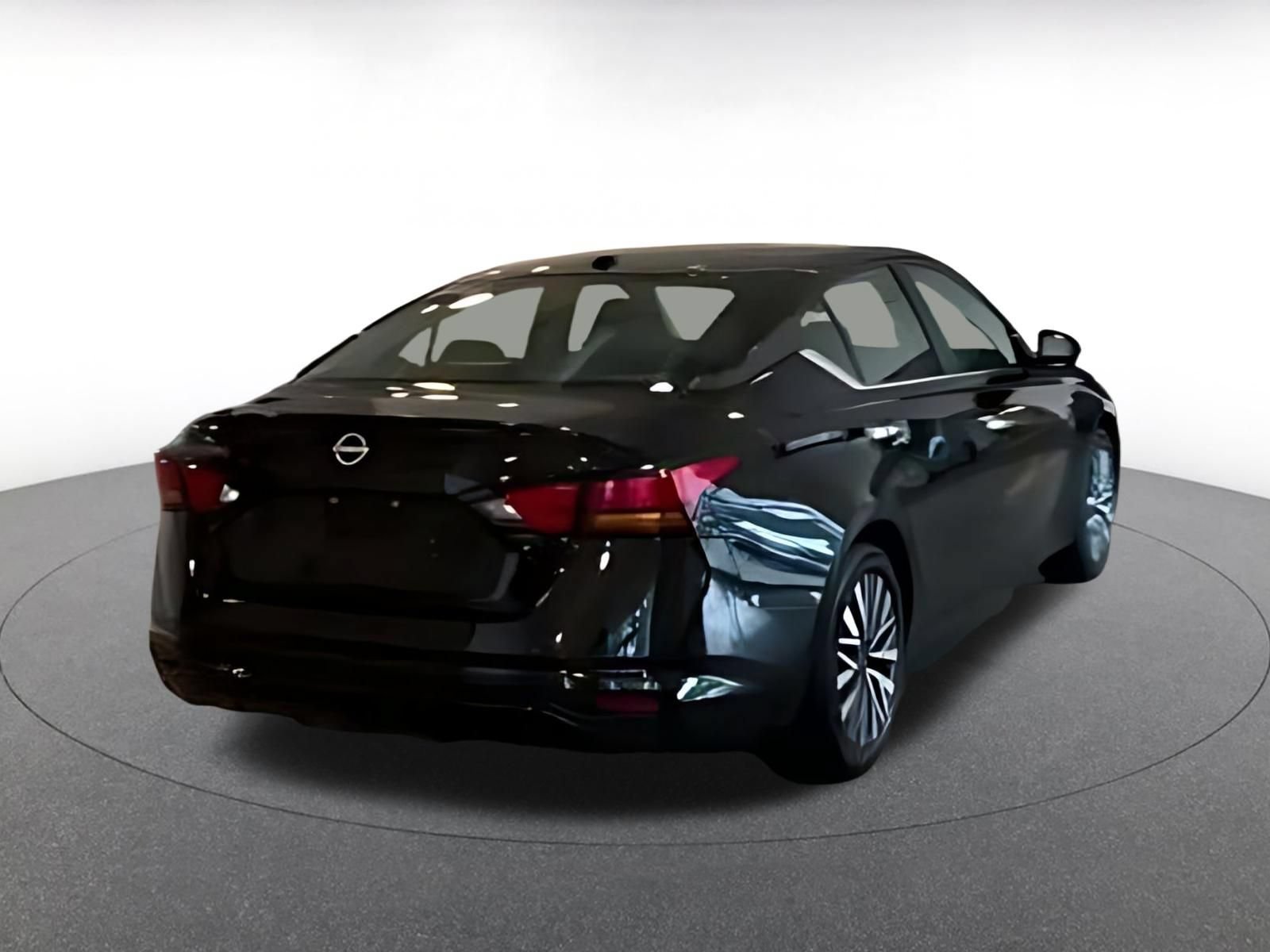 Thumbnail: 2025 Nissan Altima - 12