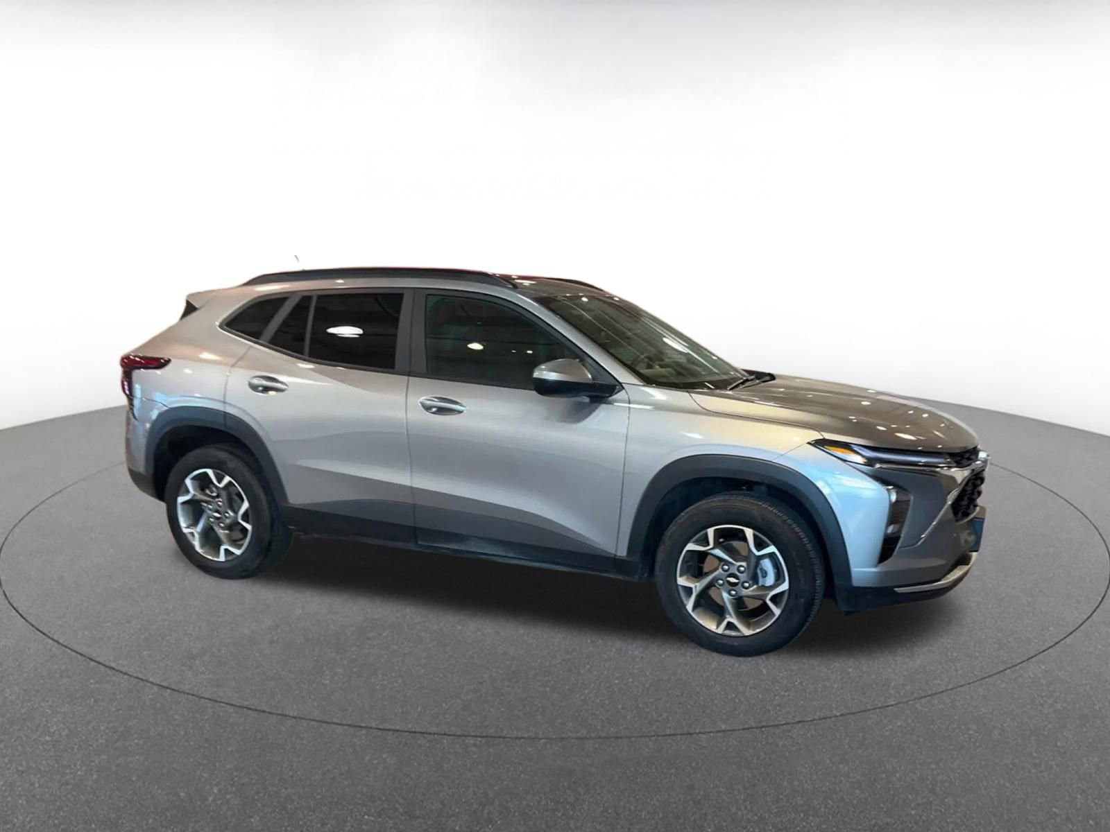 Thumbnail: 2025 Chevrolet Trax - 2