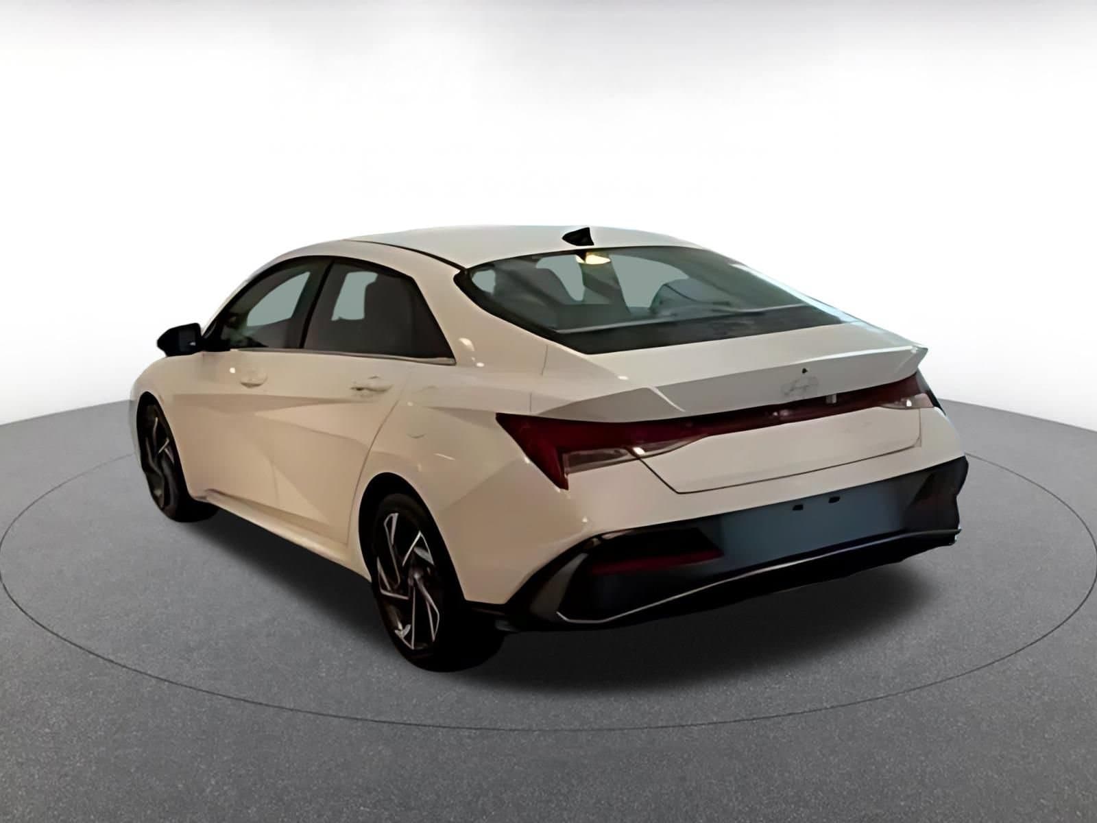 Thumbnail: 2025 Hyundai Elantra - 15