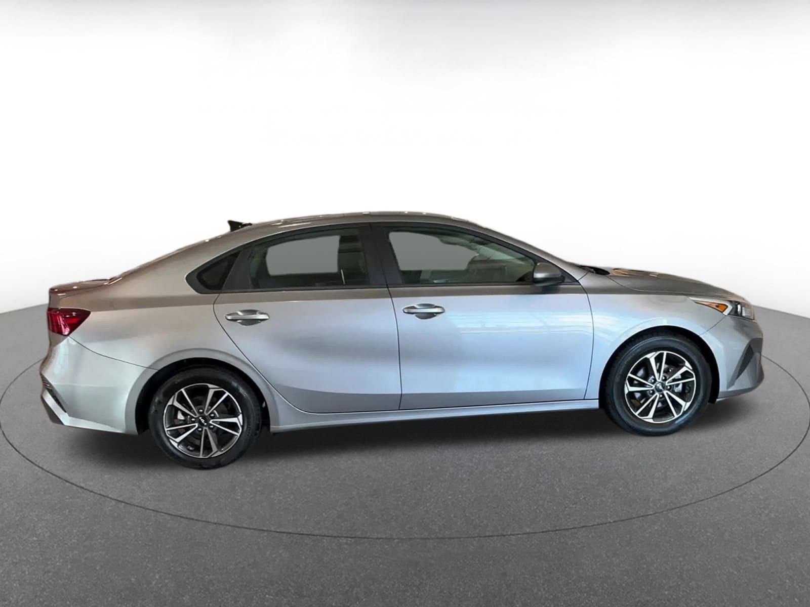 Thumbnail: 2024 Kia Forte - 16