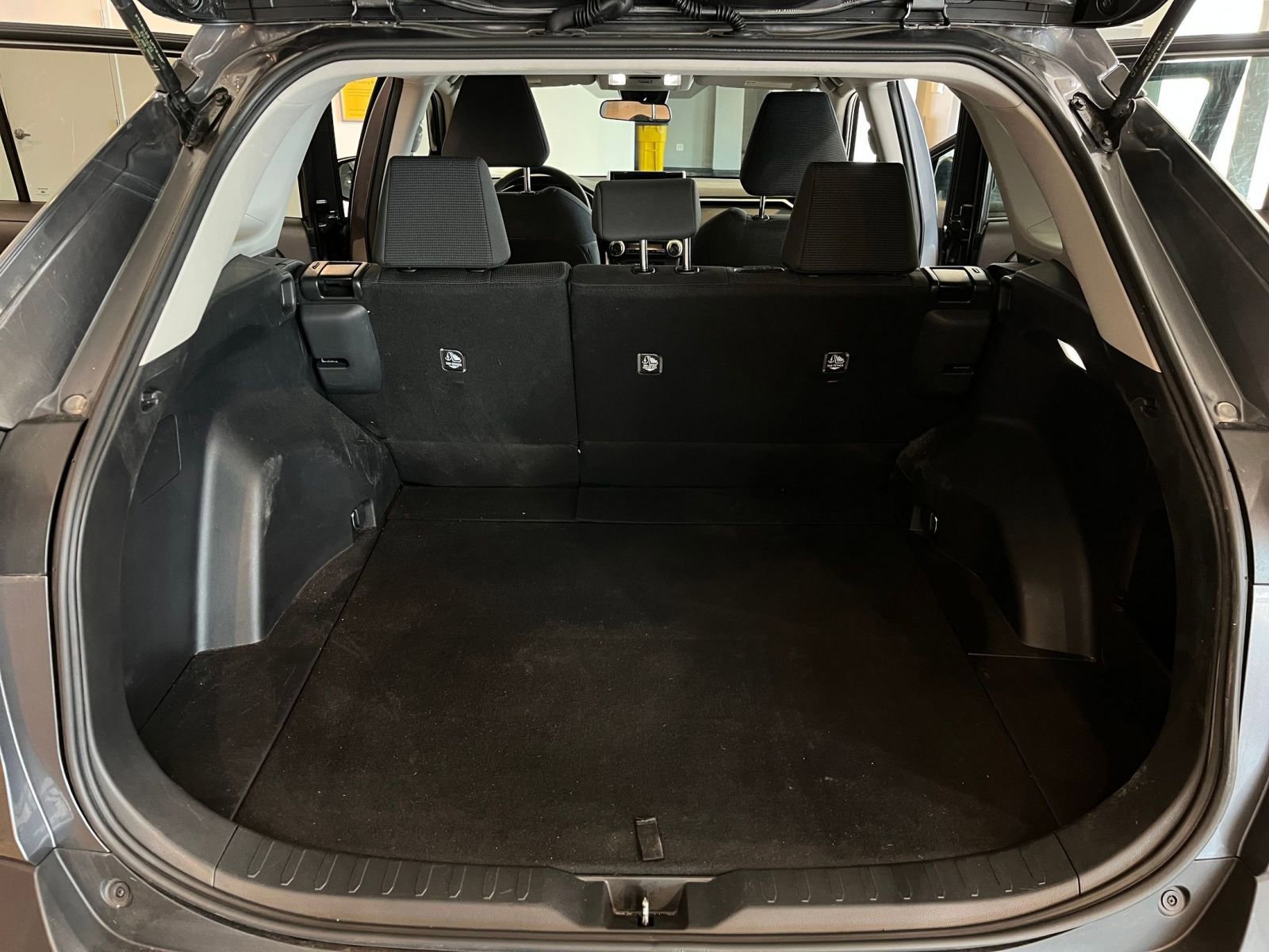 Thumbnail: 2025 Toyota RAV4 - 31