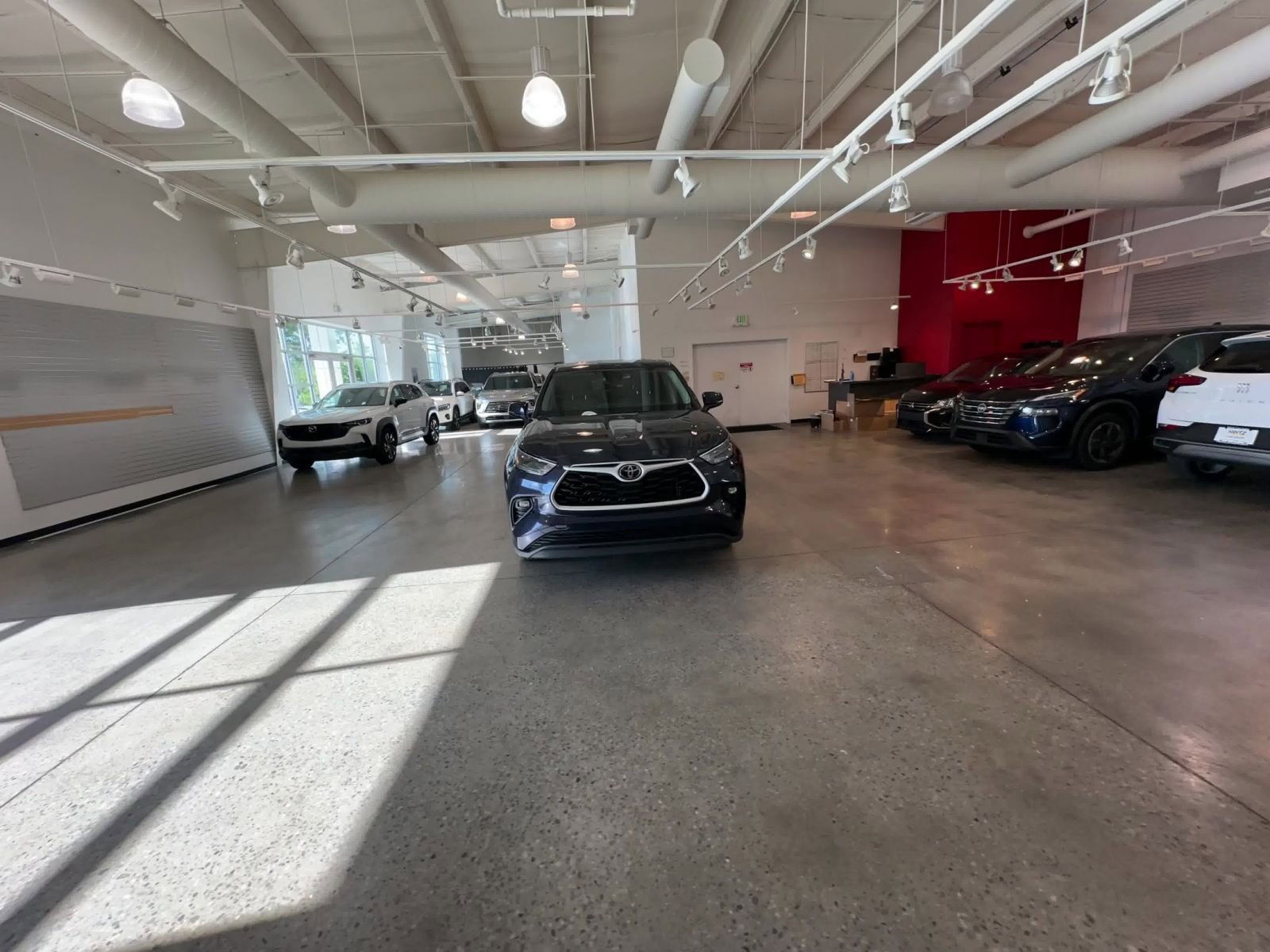 Thumbnail: 2025 Toyota Highlander - 16