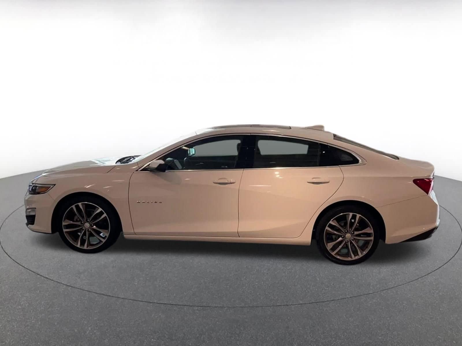 Thumbnail: 2023 Chevrolet Malibu - 9