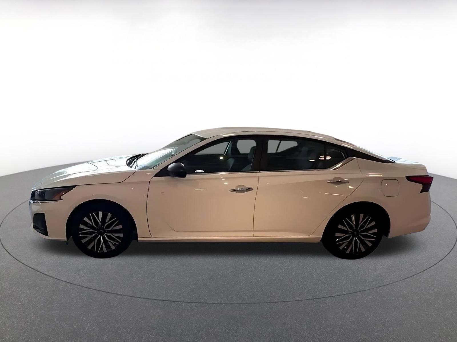 Thumbnail: 2025 Nissan Altima - 10