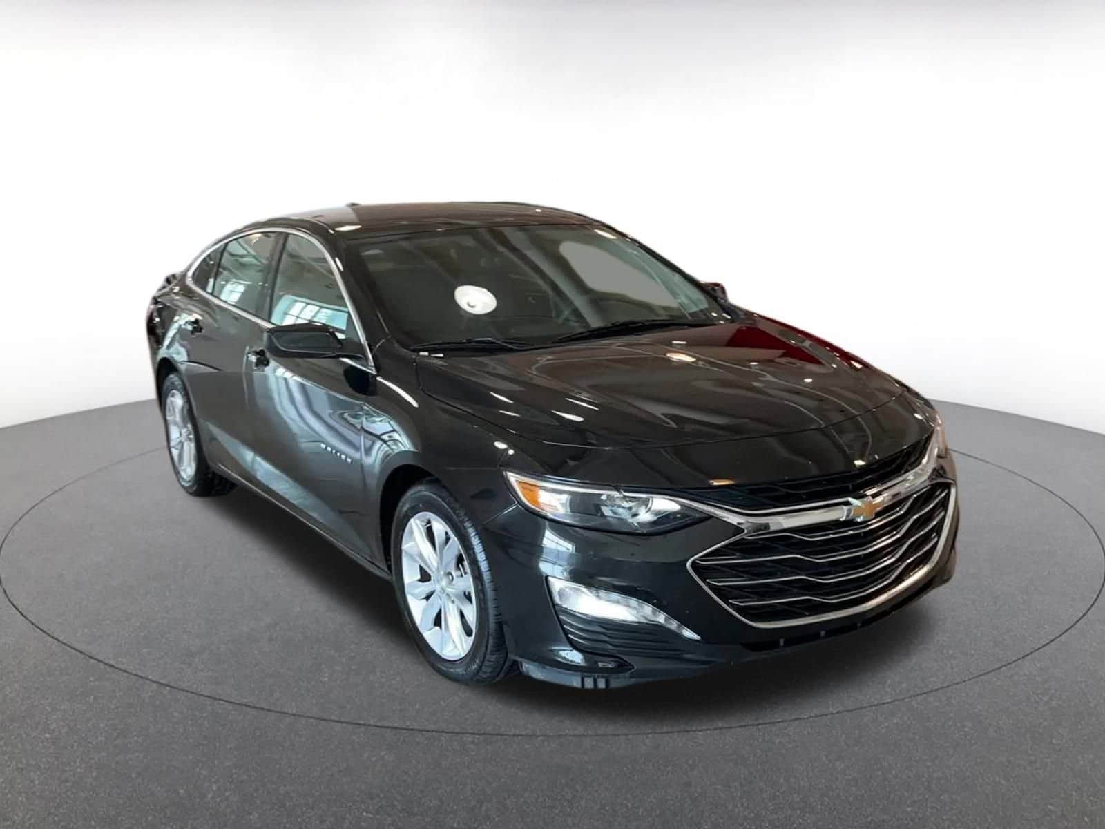 Thumbnail: 2023 Chevrolet Malibu - 3