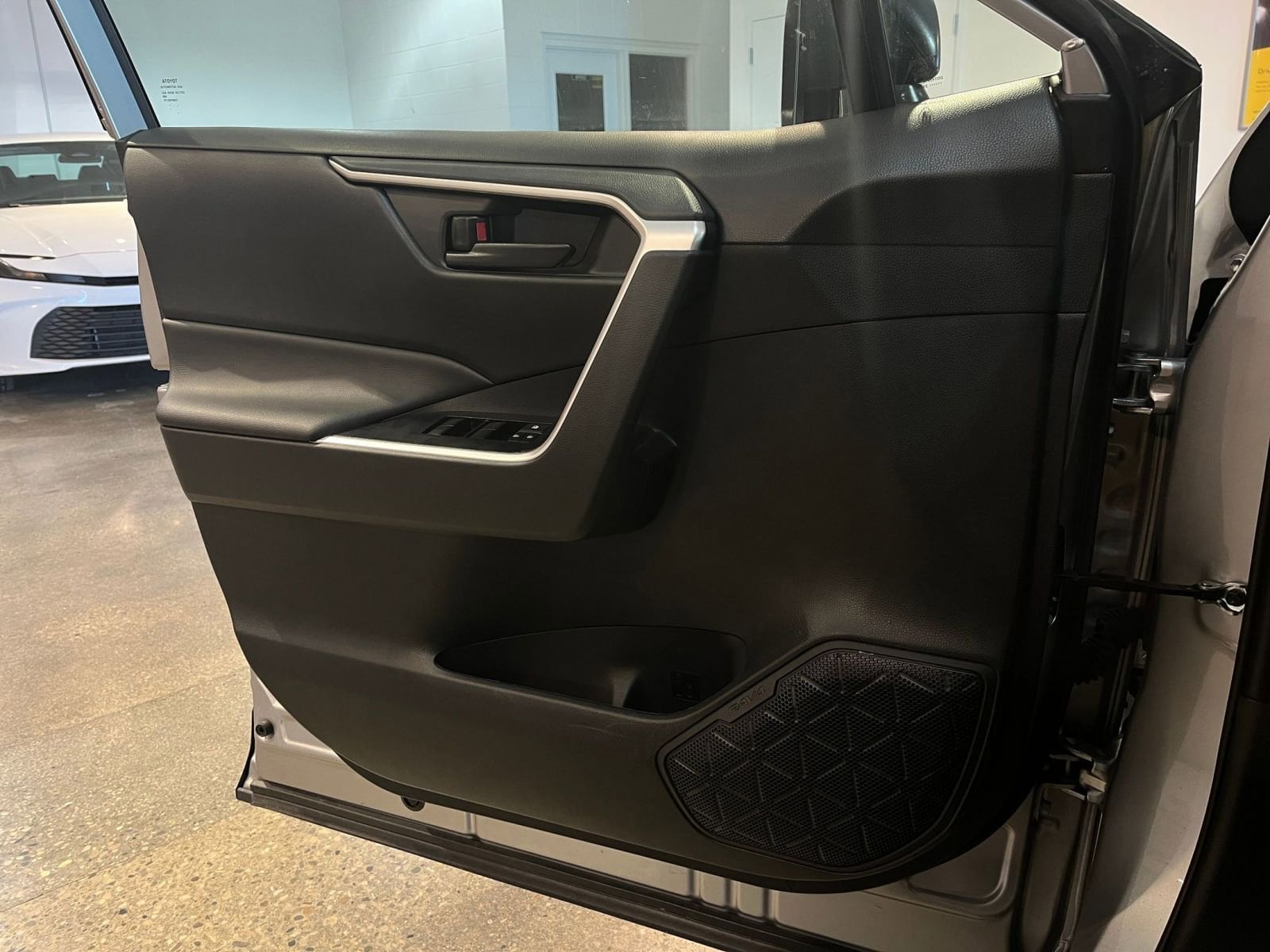 Thumbnail: 2025 Toyota RAV4 - 20