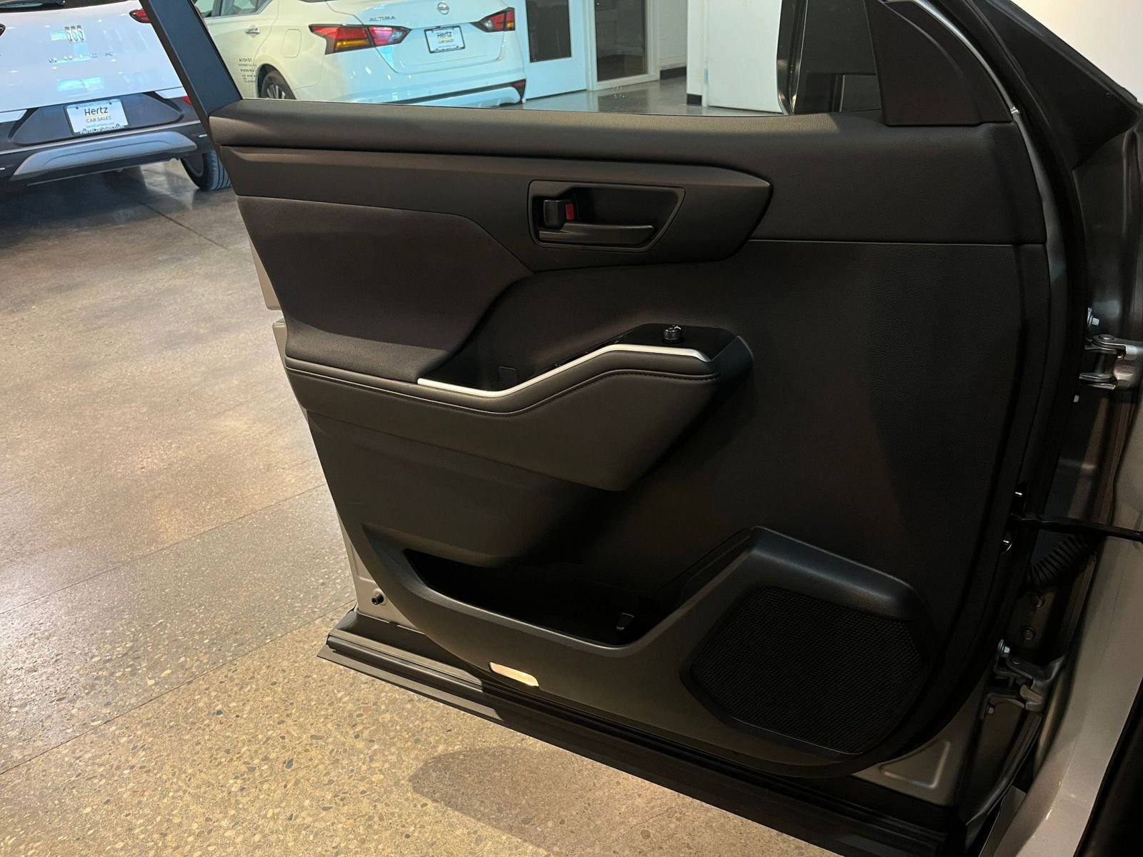 Thumbnail: 2025 Toyota Highlander - 18