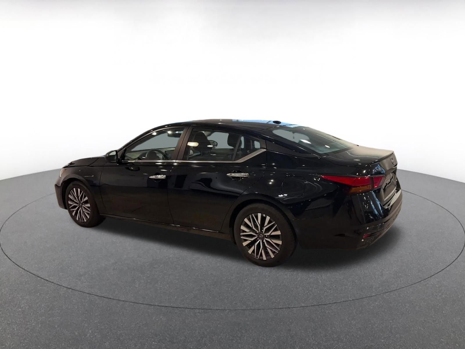 Thumbnail: 2025 Nissan Altima - 10