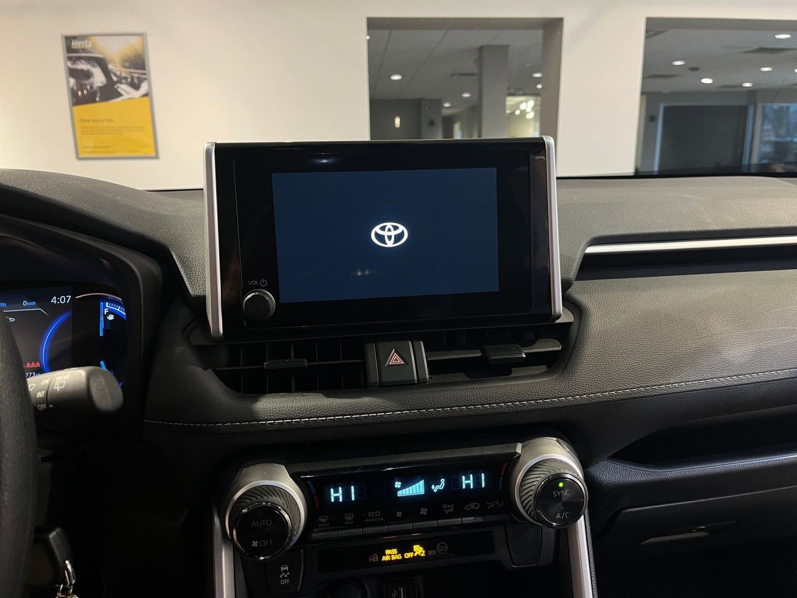 Thumbnail: 2025 Toyota RAV4 - 21