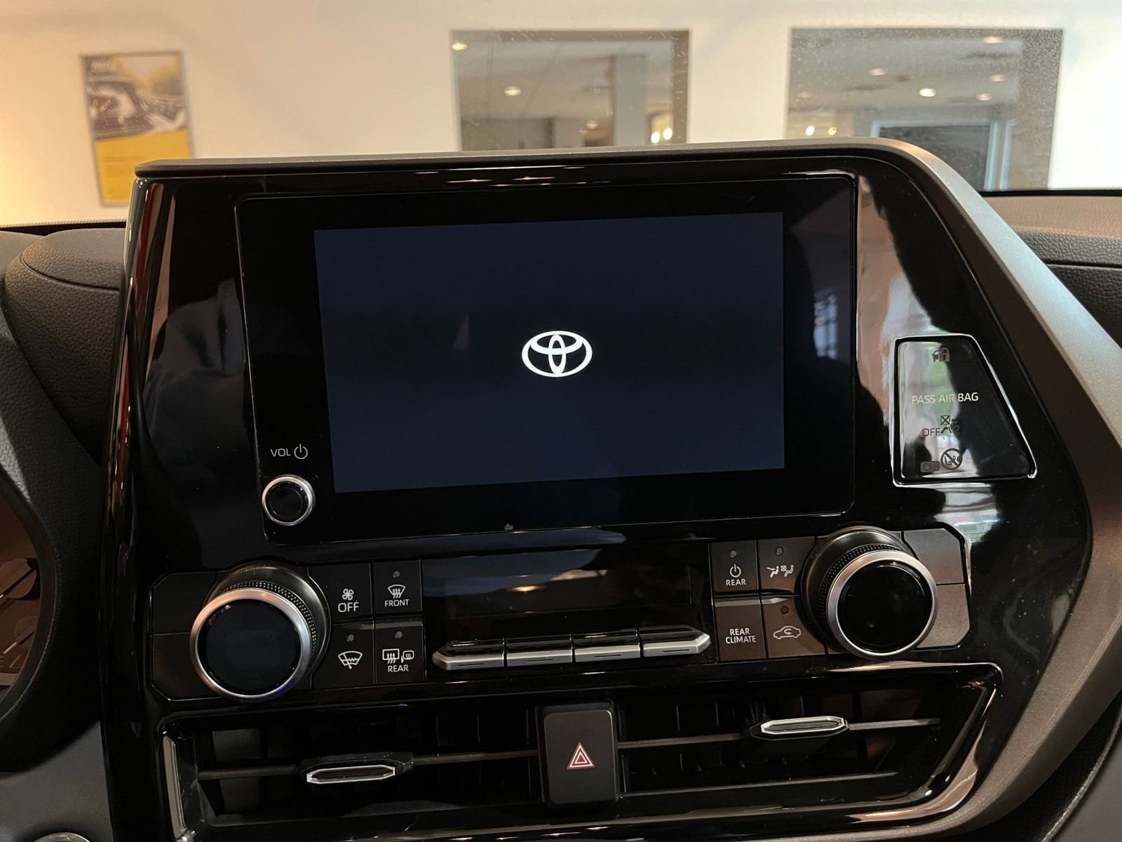 Thumbnail: 2025 Toyota Highlander - 20