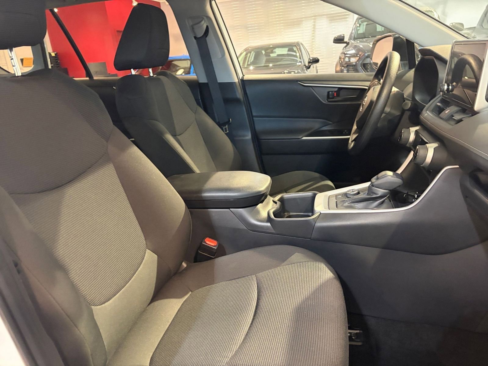 Thumbnail: 2025 Toyota RAV4 - 35