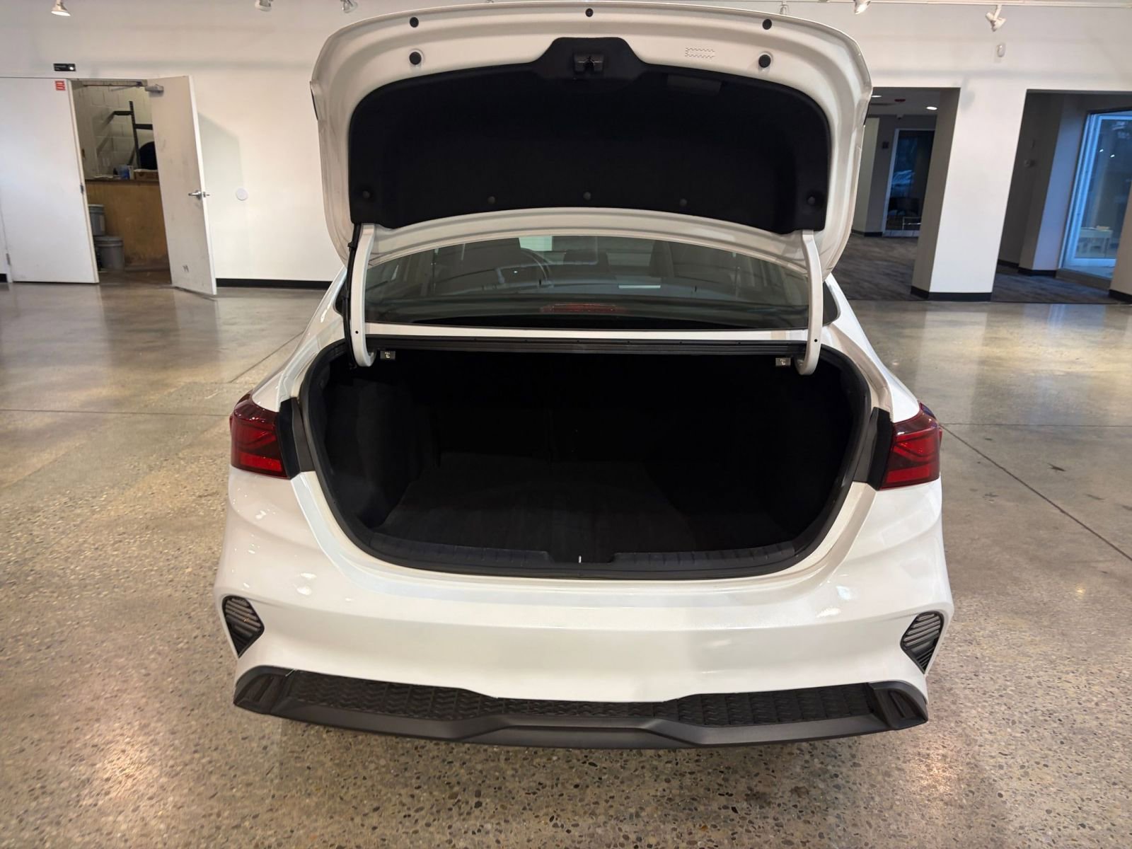 Thumbnail: 2024 Kia Forte - 29