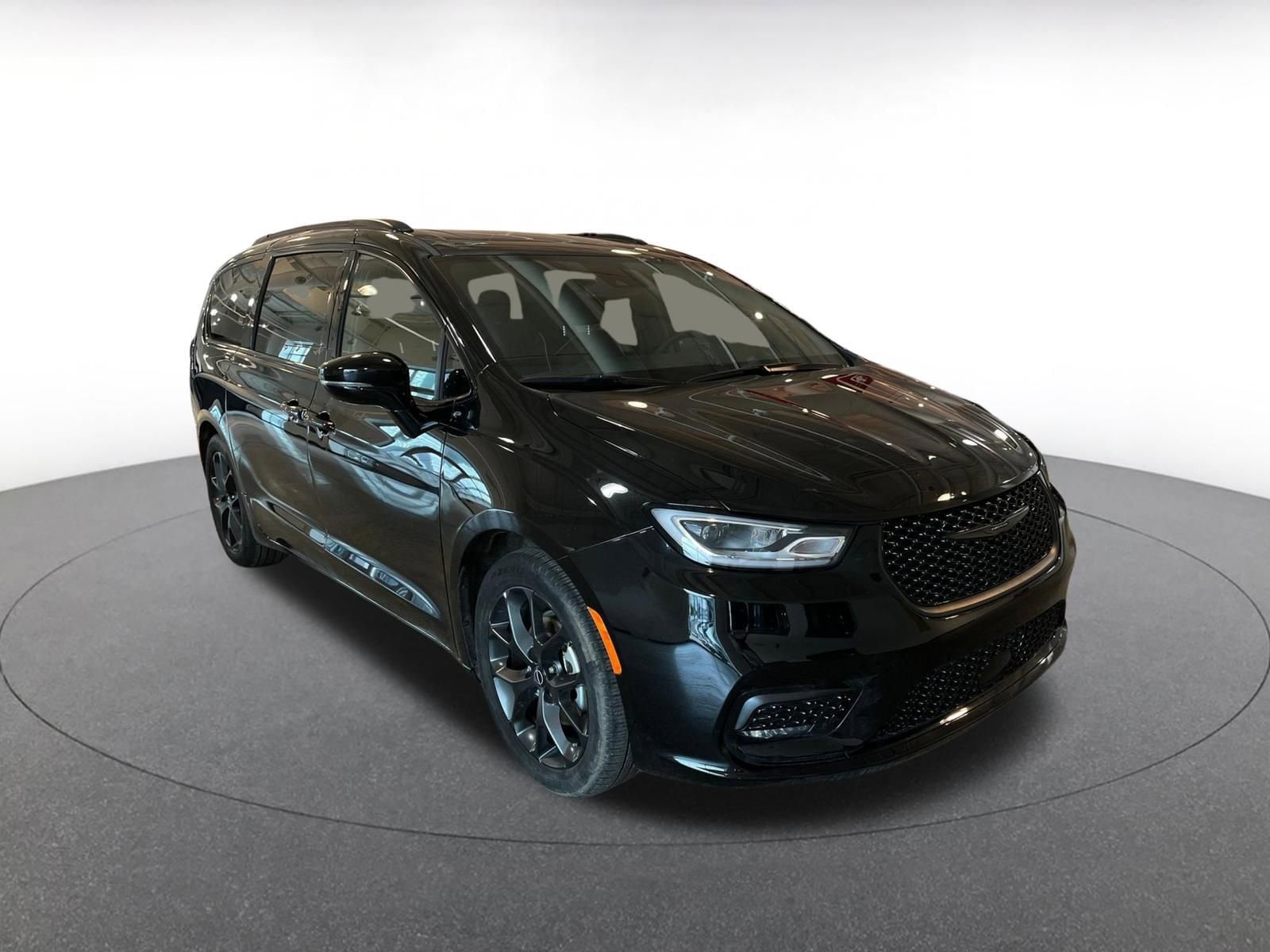 Thumbnail: 2025 Chrysler Pacifica - 1