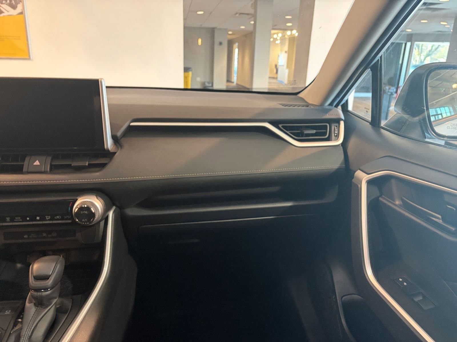 Thumbnail: 2025 Toyota RAV4 - 34