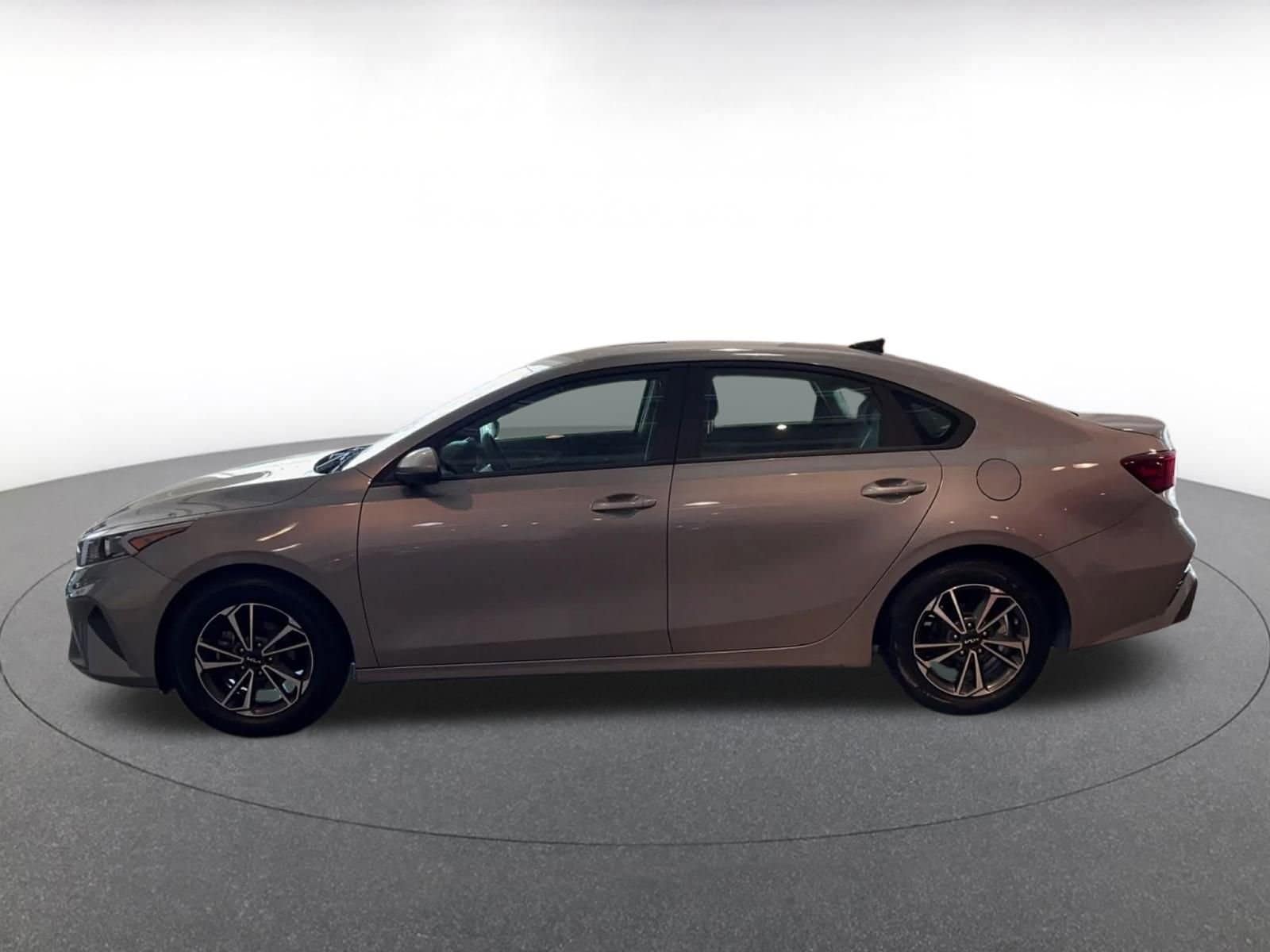Thumbnail: 2024 Kia Forte - 9