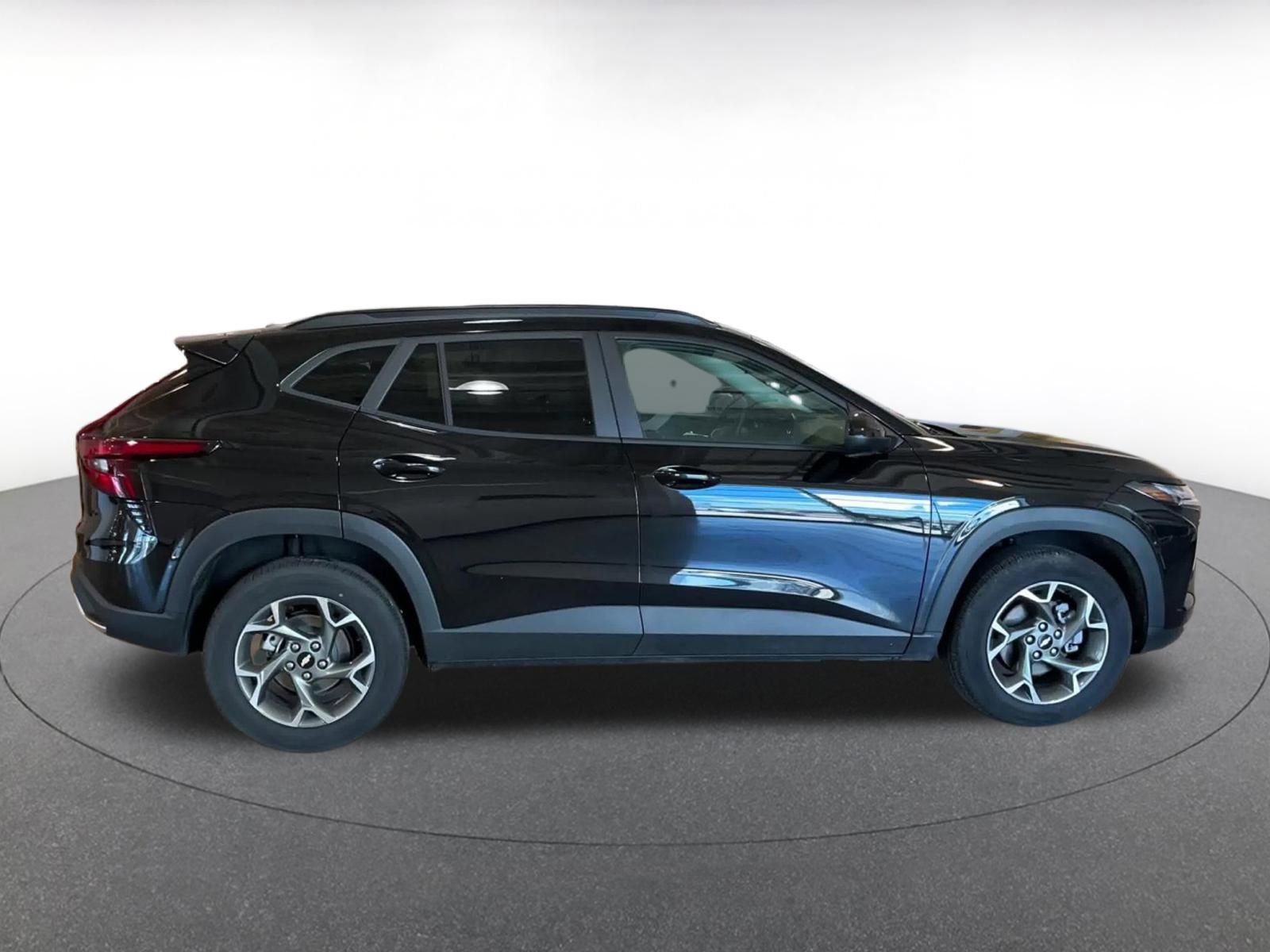 Thumbnail: 2025 Chevrolet Trax - 16