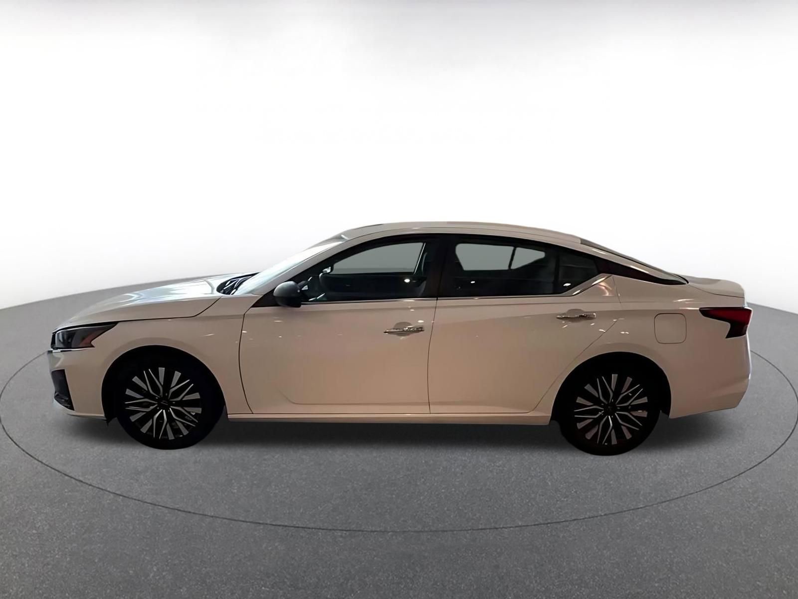 Thumbnail: 2025 Nissan Altima - 10