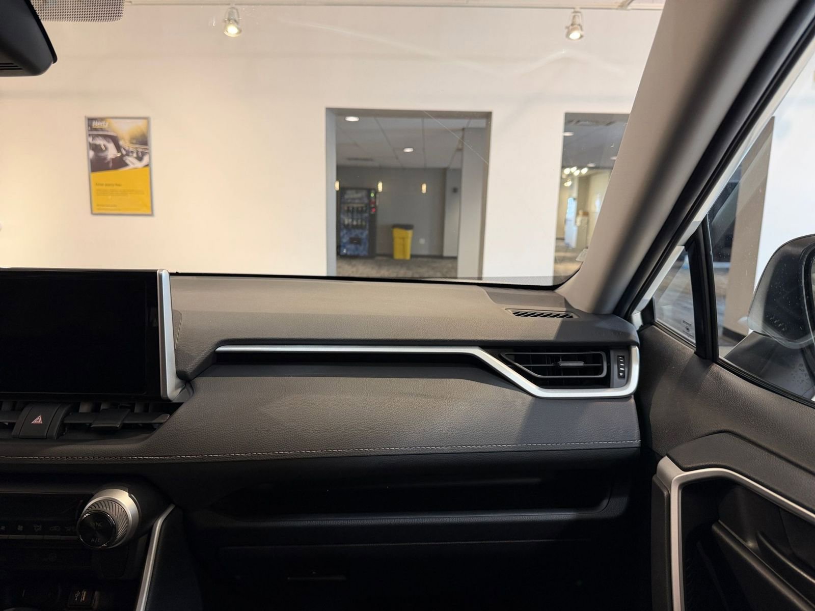 Thumbnail: 2025 Toyota RAV4 - 34