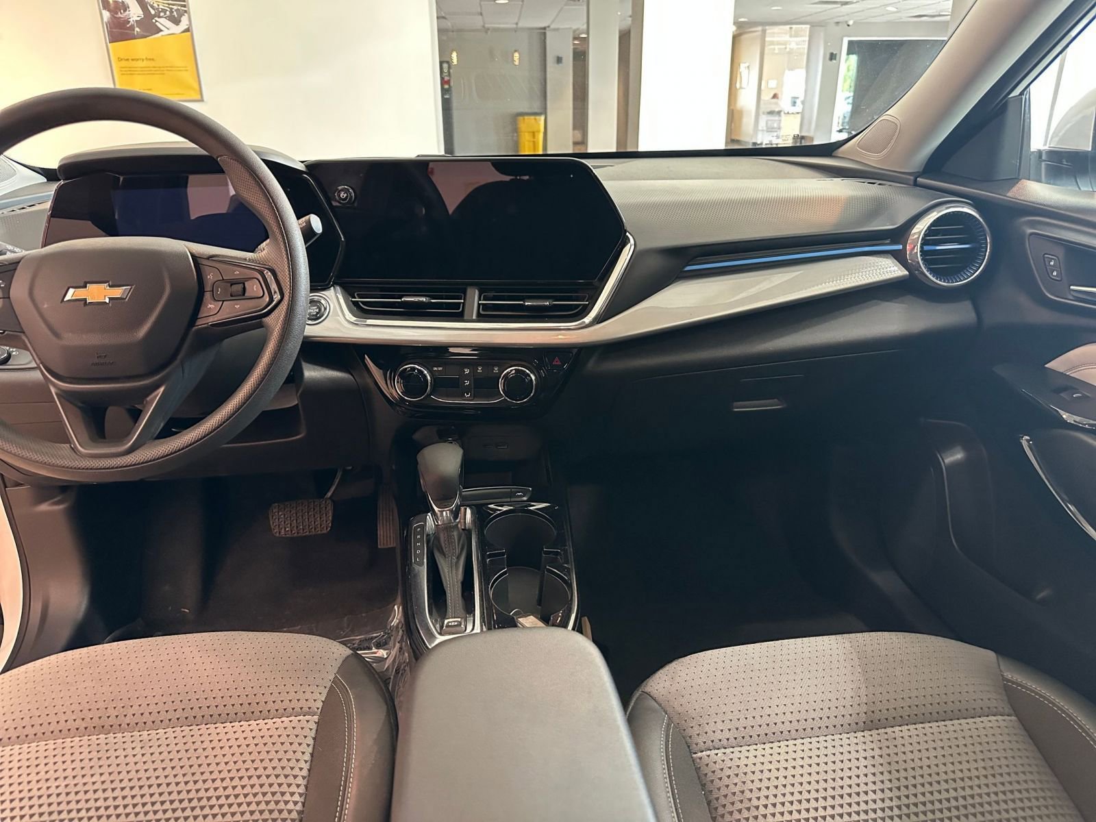 Thumbnail: 2025 Chevrolet Trax - 34