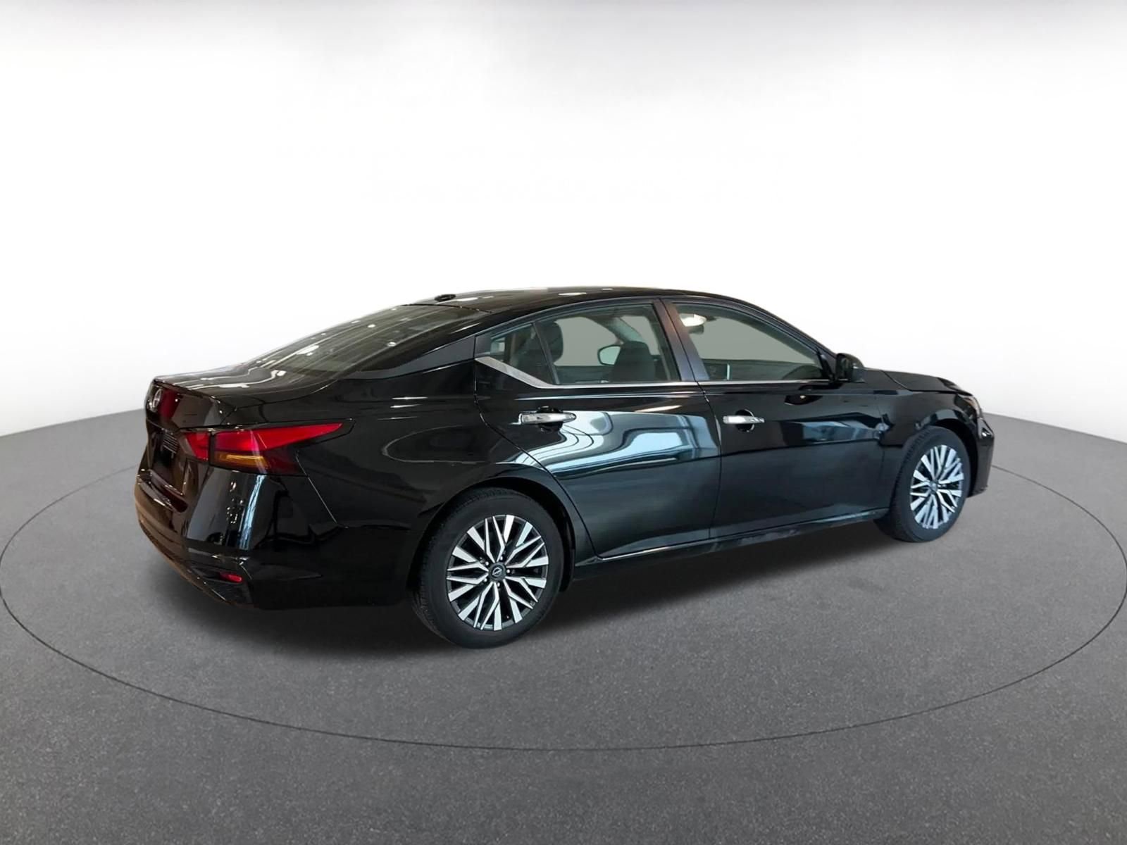 Thumbnail: 2025 Nissan Altima - 15