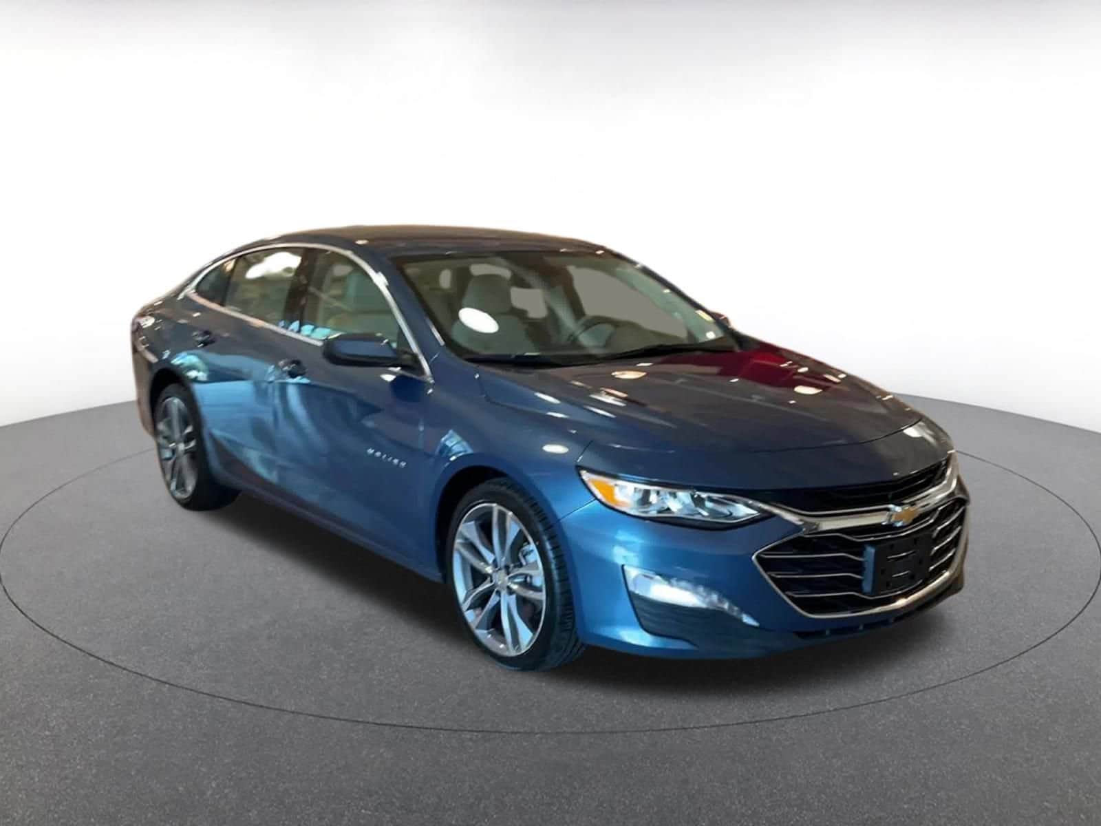Thumbnail: 2024 Chevrolet Malibu - 3