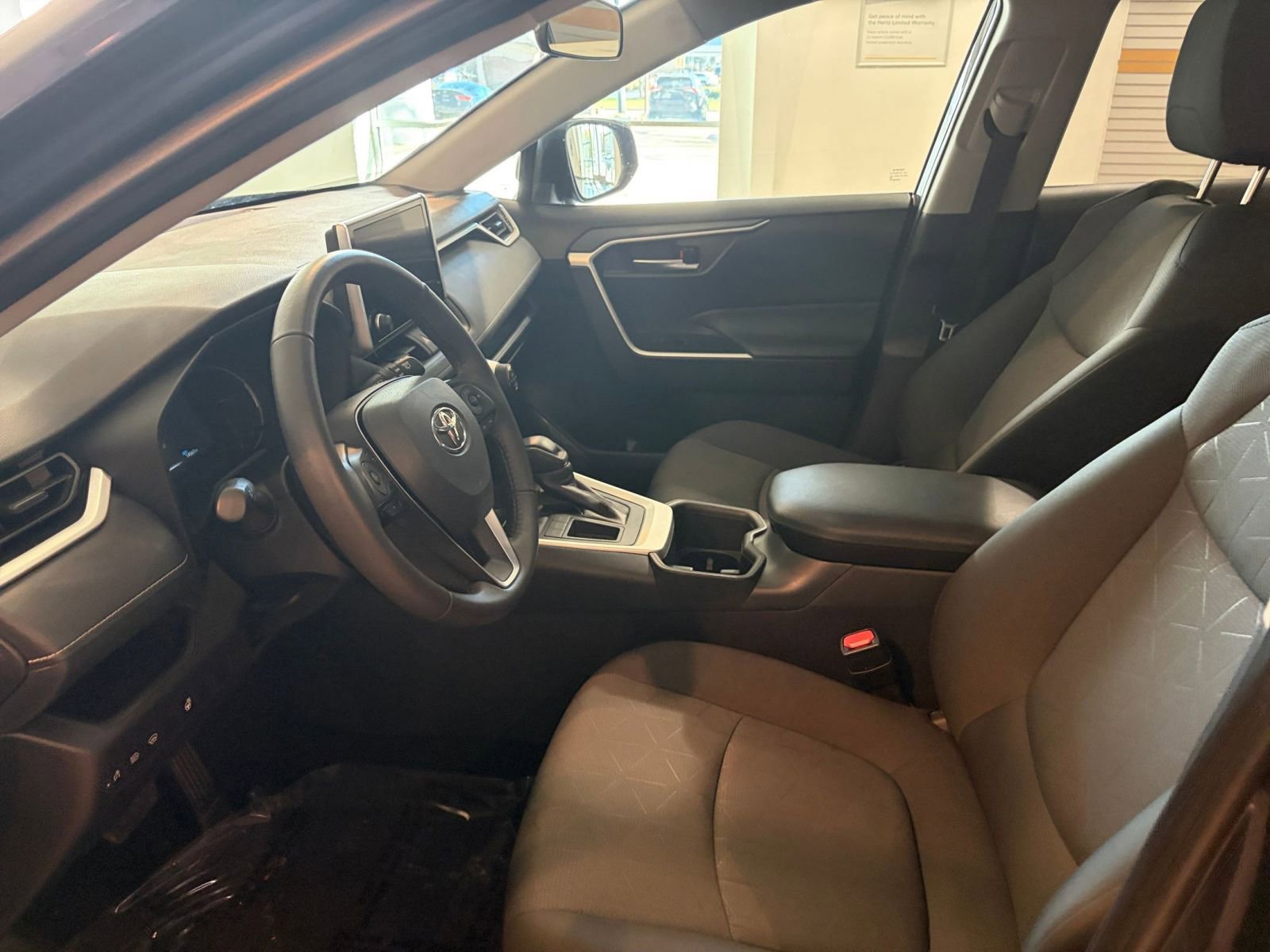 Thumbnail: 2025 Toyota RAV4 - 28