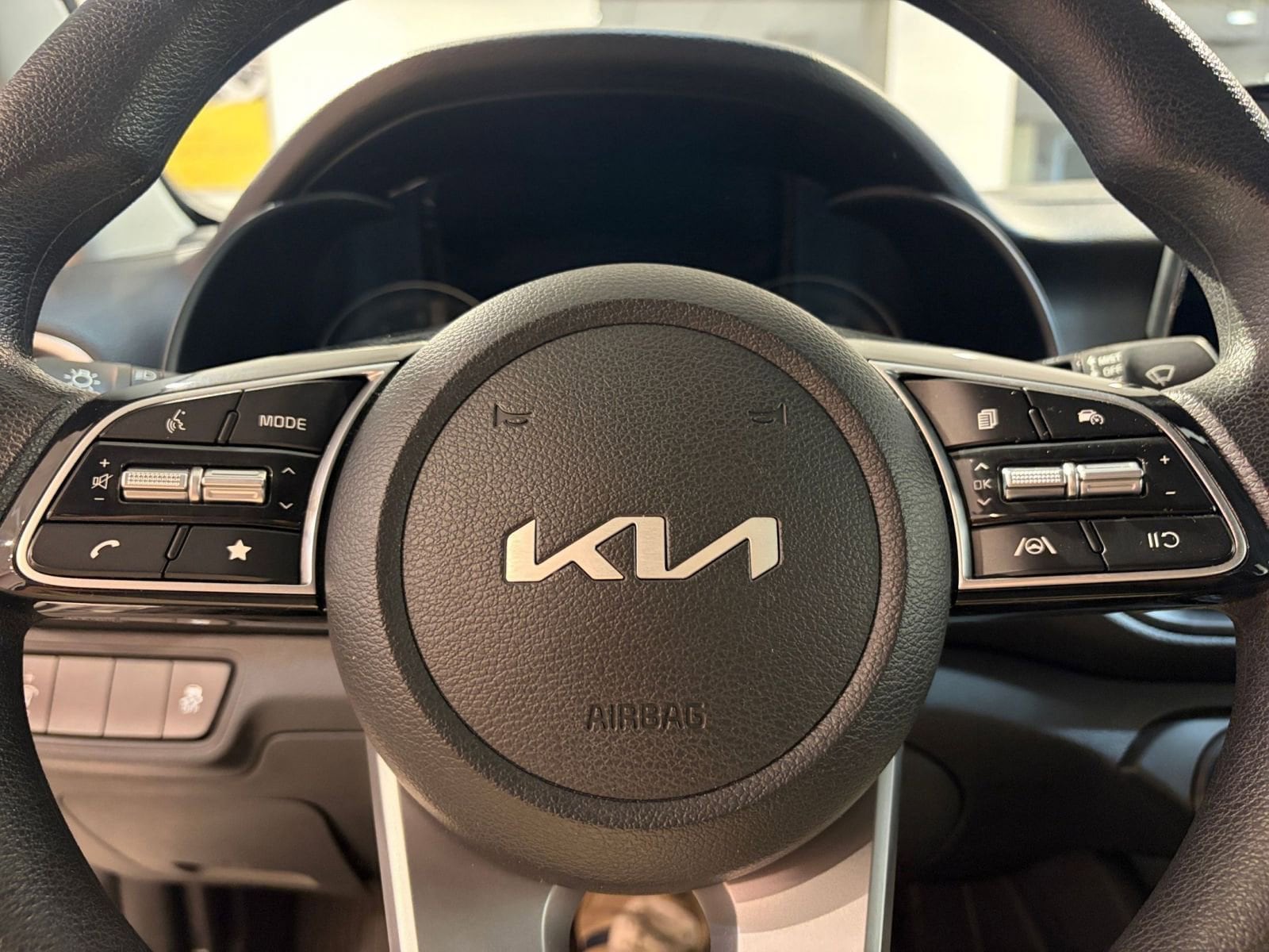 Thumbnail: 2024 Kia Forte - 25