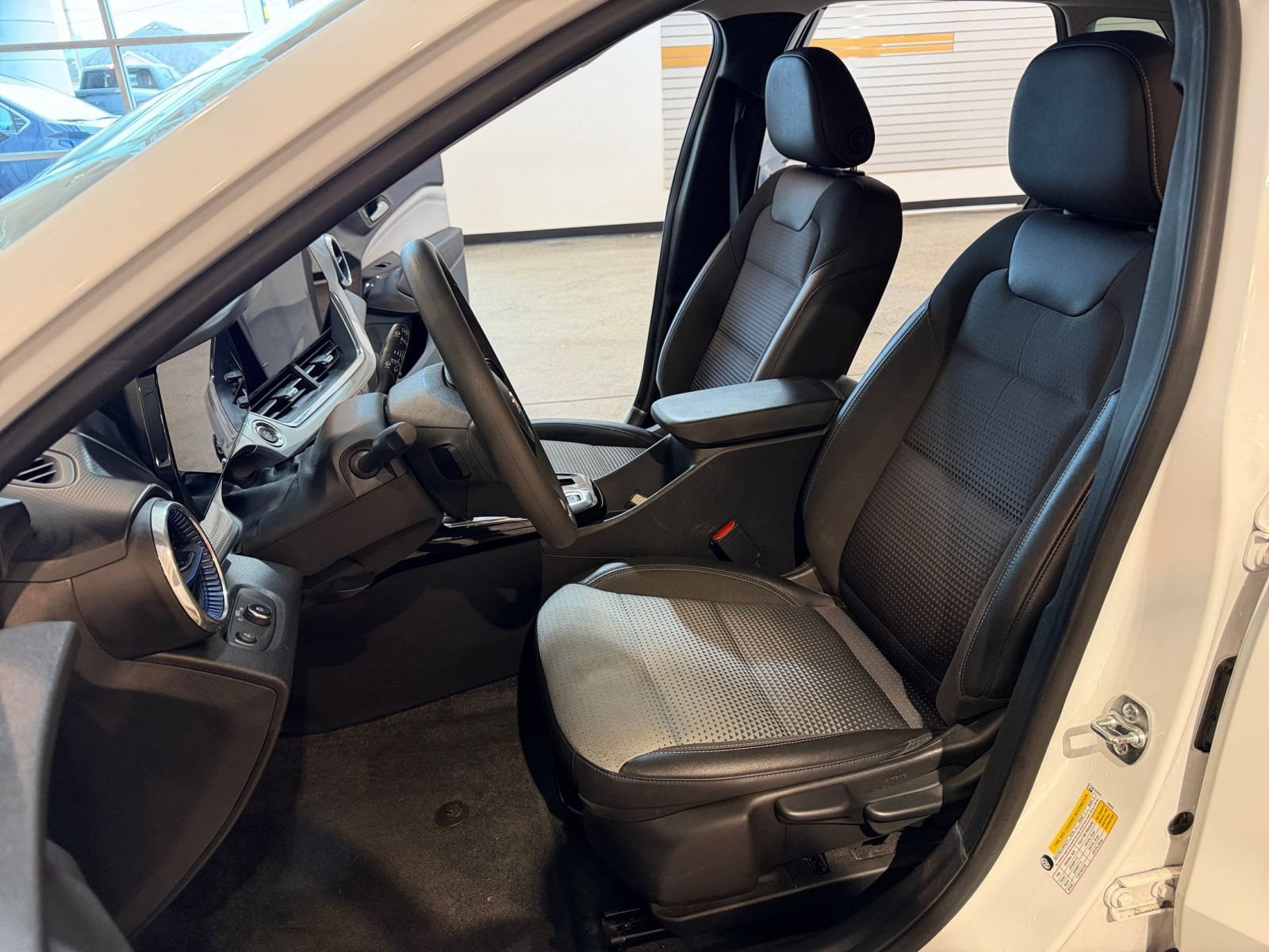 Thumbnail: 2025 Chevrolet Trax - 25