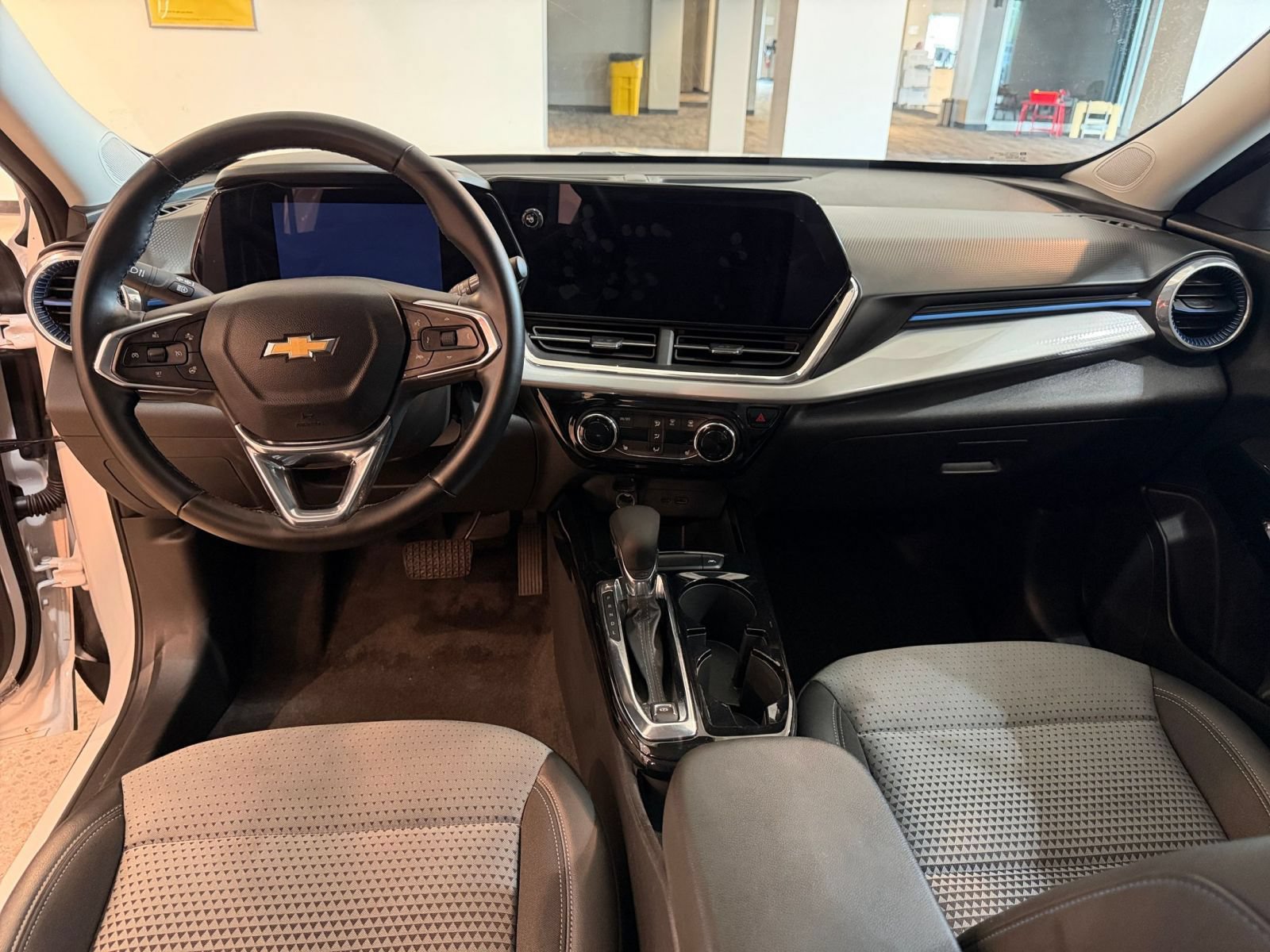 Thumbnail: 2025 Chevrolet Trax - 32