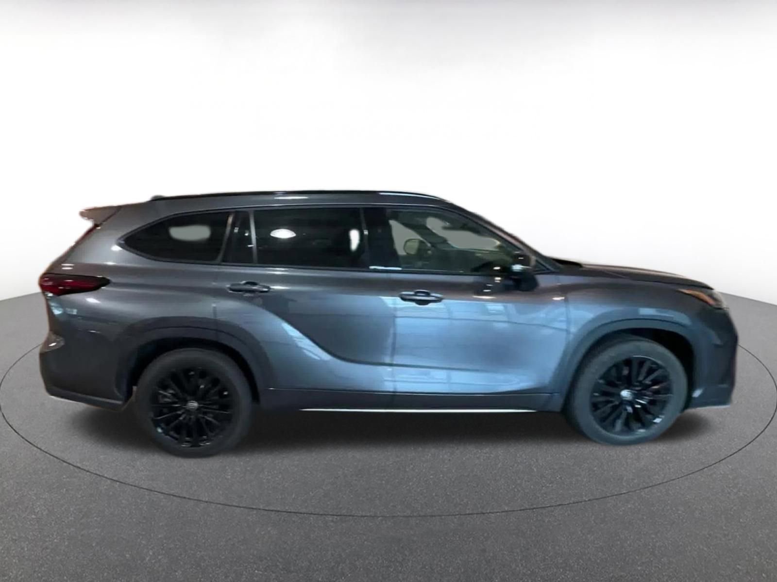 Thumbnail: 2025 Toyota Highlander - 16