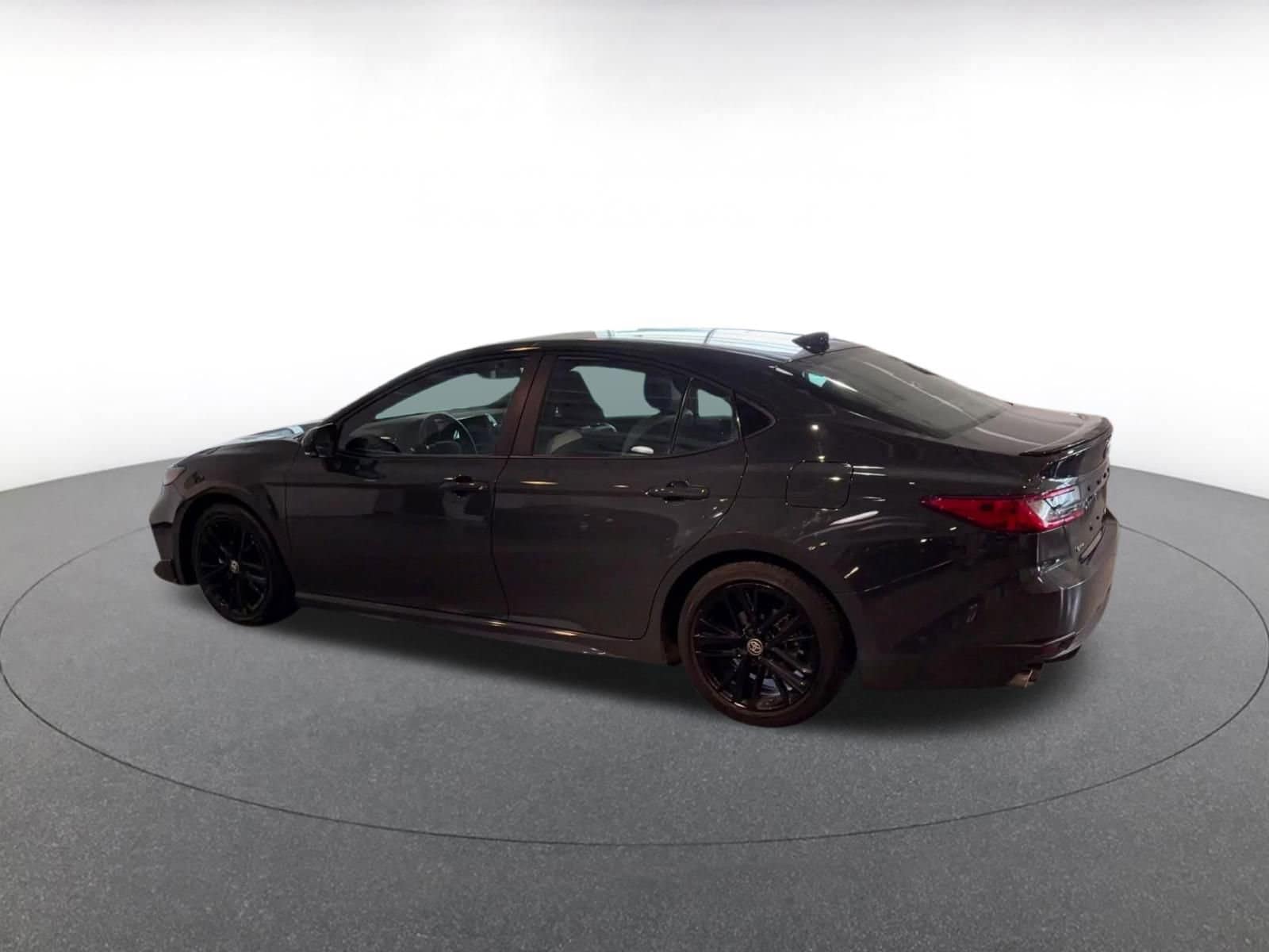 Thumbnail: 2025 Toyota Camry - 10