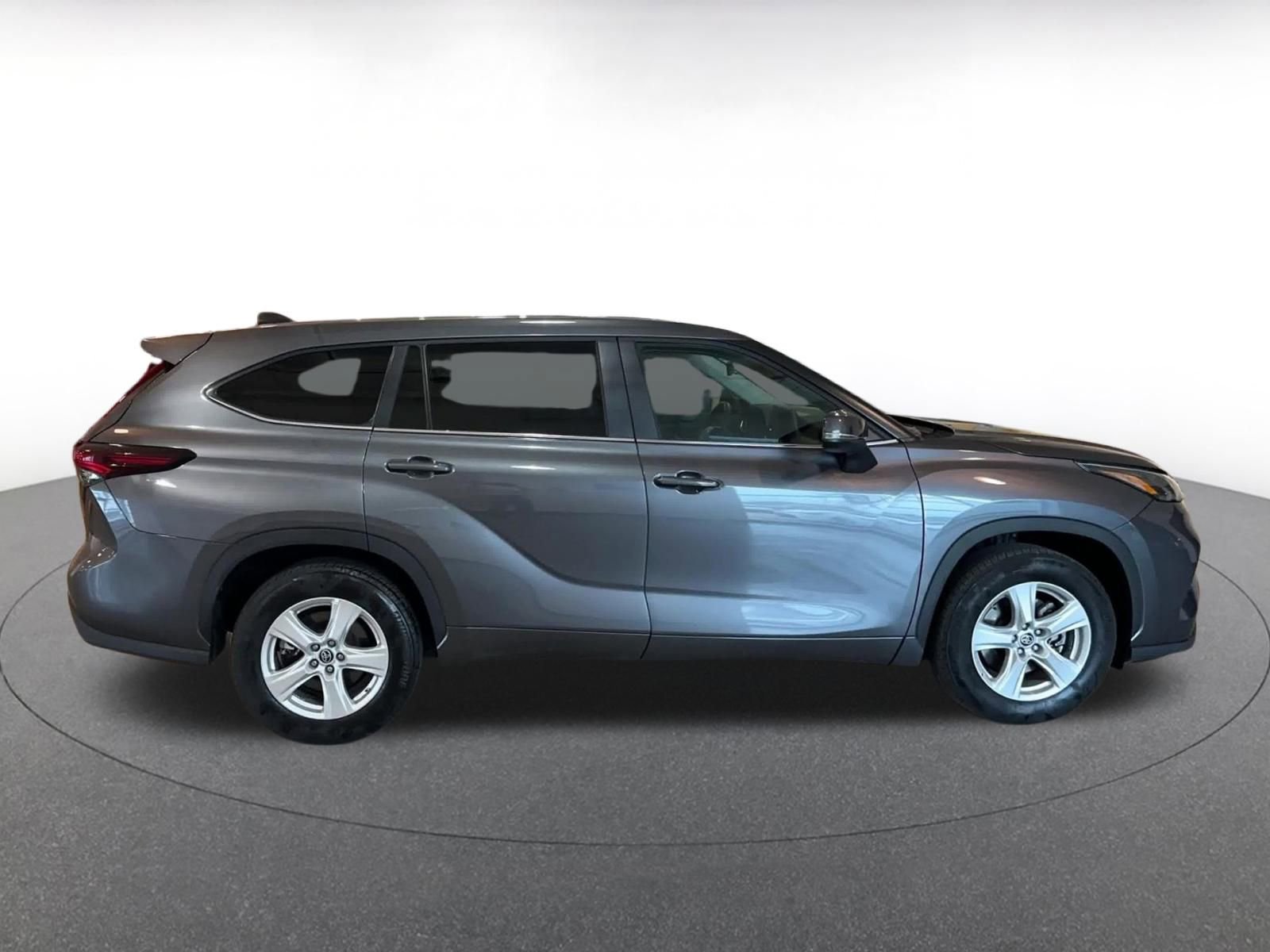 Thumbnail: 2025 Toyota Highlander - 16