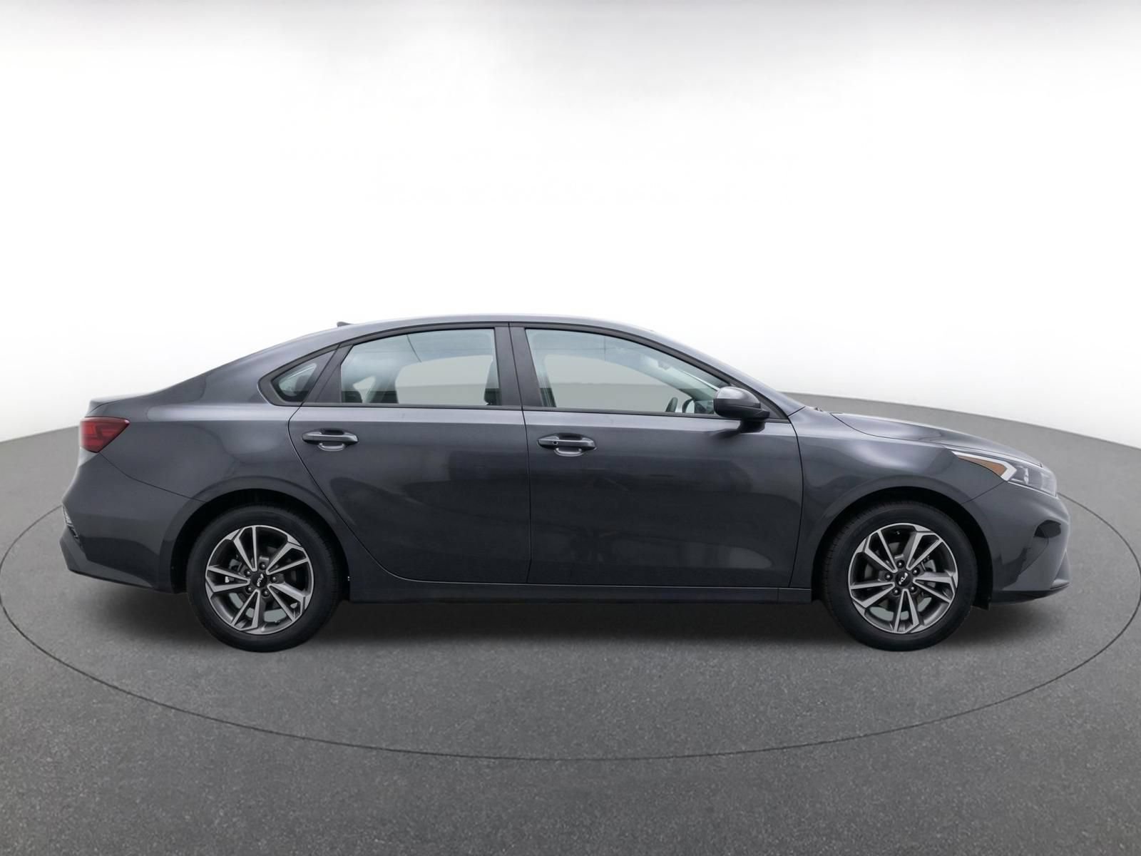 Thumbnail: 2024 Kia Forte - 9
