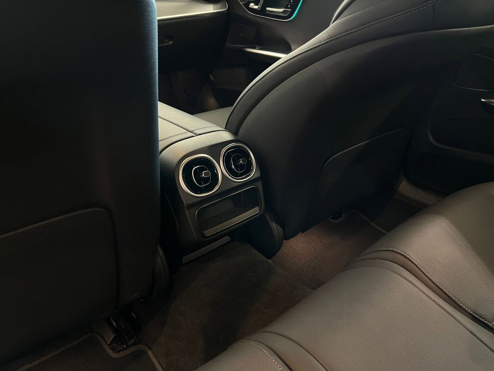 Thumbnail: 2024 Mercedes-Benz C-Class - 24