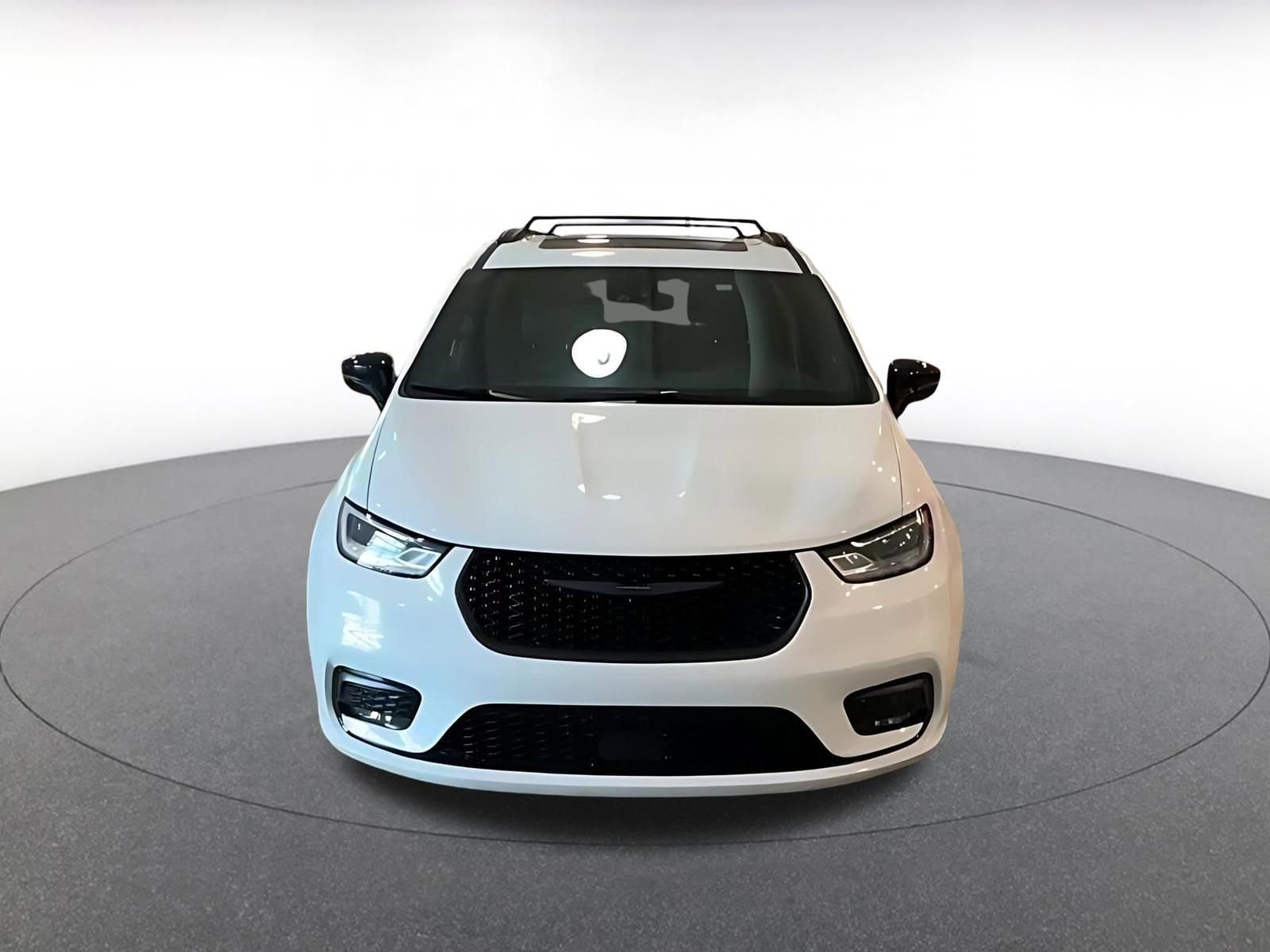 Thumbnail: 2025 Chrysler Pacifica - 4