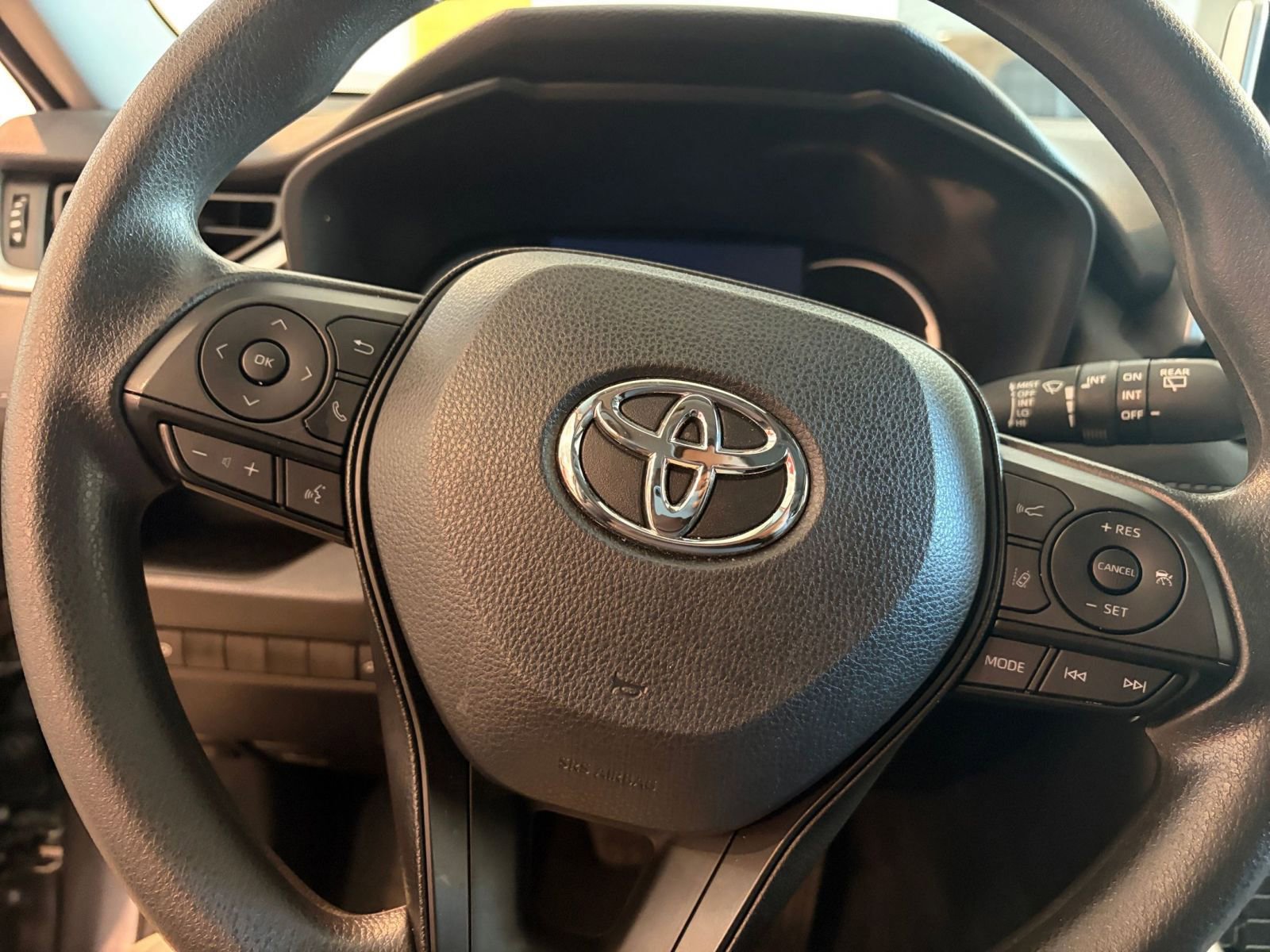 Thumbnail: 2025 Toyota RAV4 - 28