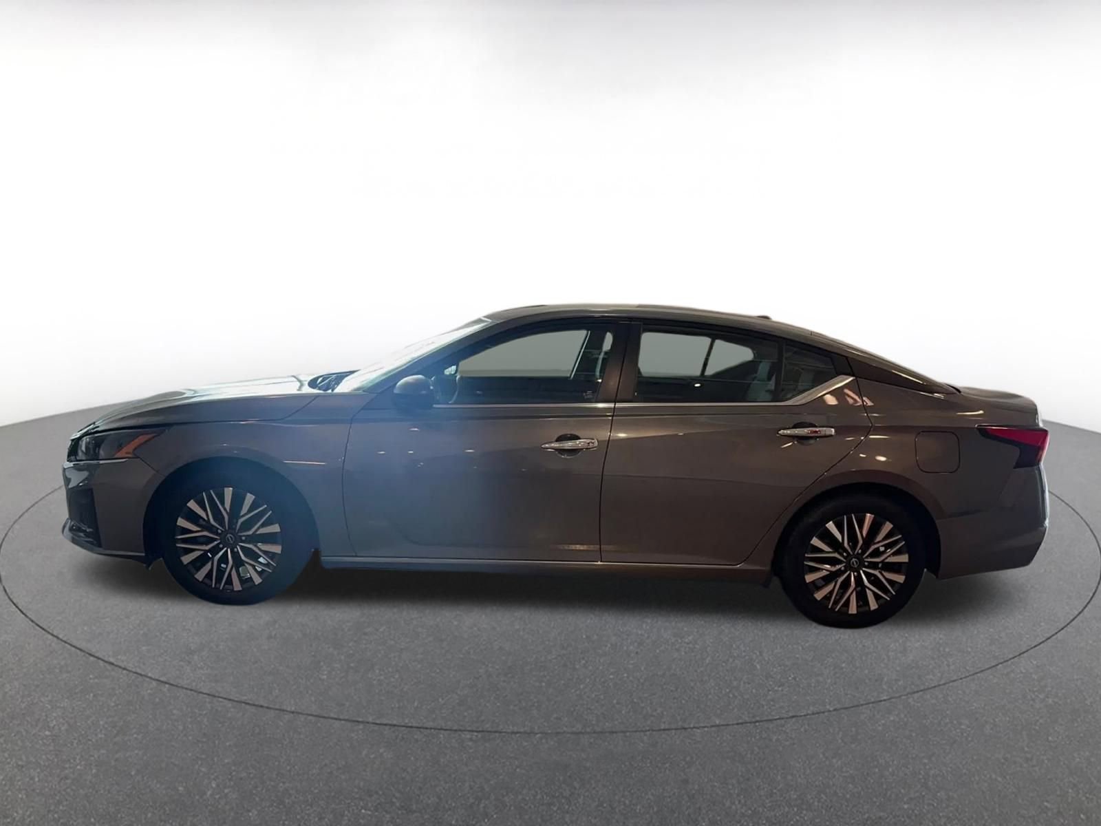 Thumbnail: 2024 Nissan Altima - 9