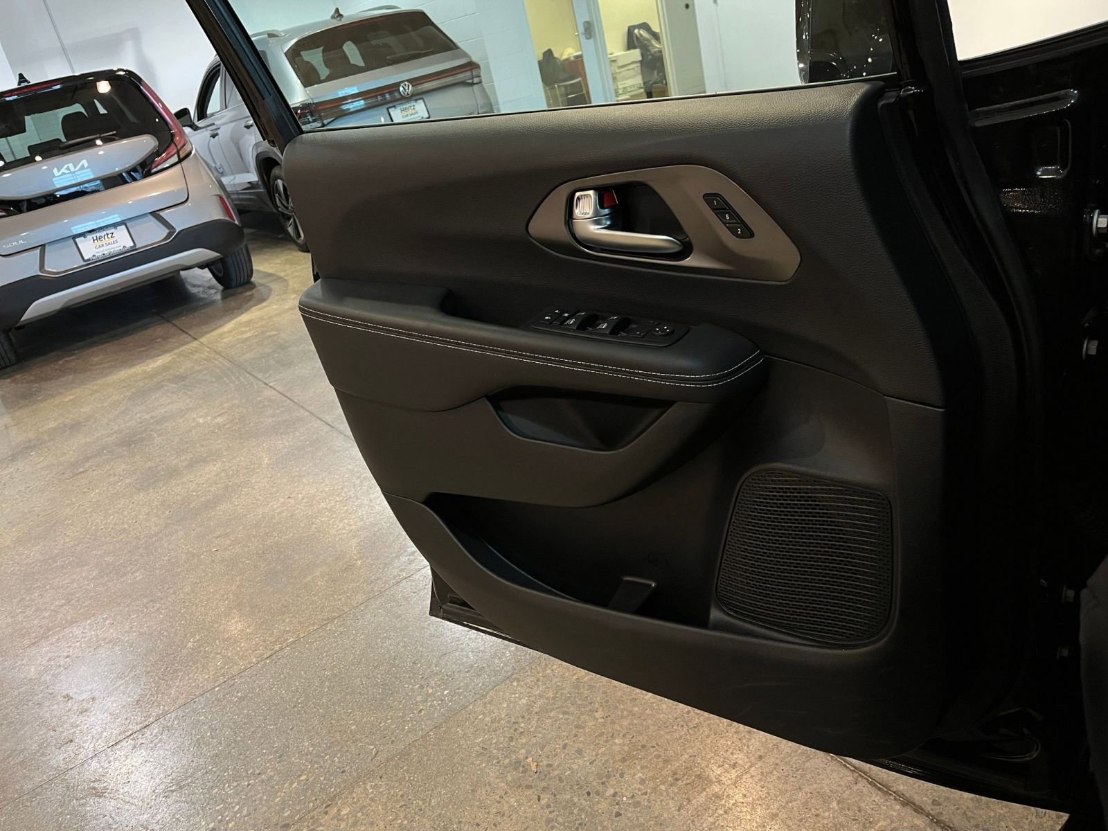 Thumbnail: 2025 Chrysler Pacifica - 18