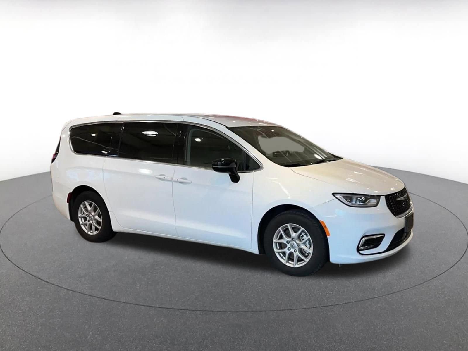 Thumbnail: 2024 Chrysler Pacifica - 2