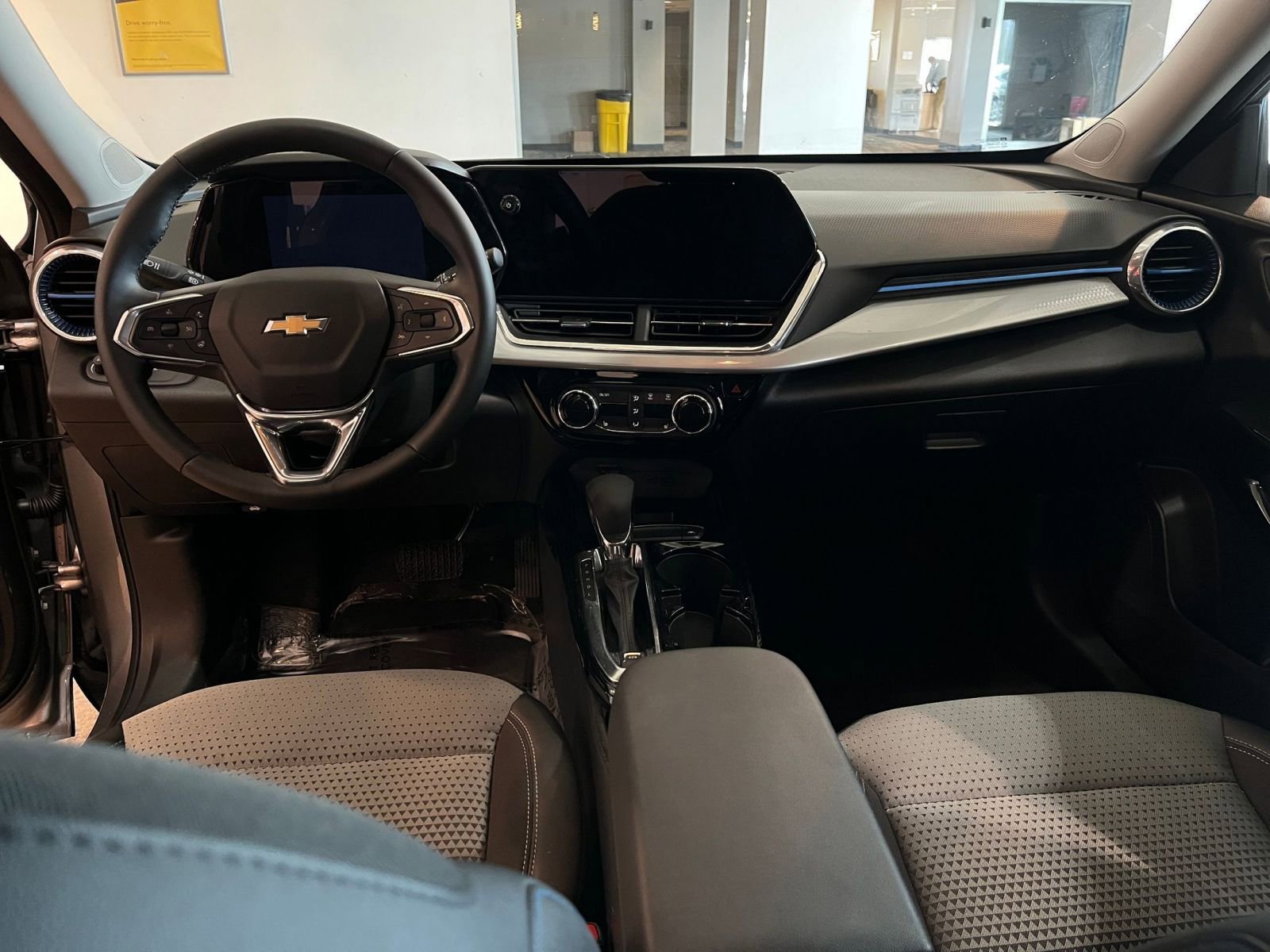 Thumbnail: 2025 Chevrolet Trax - 32