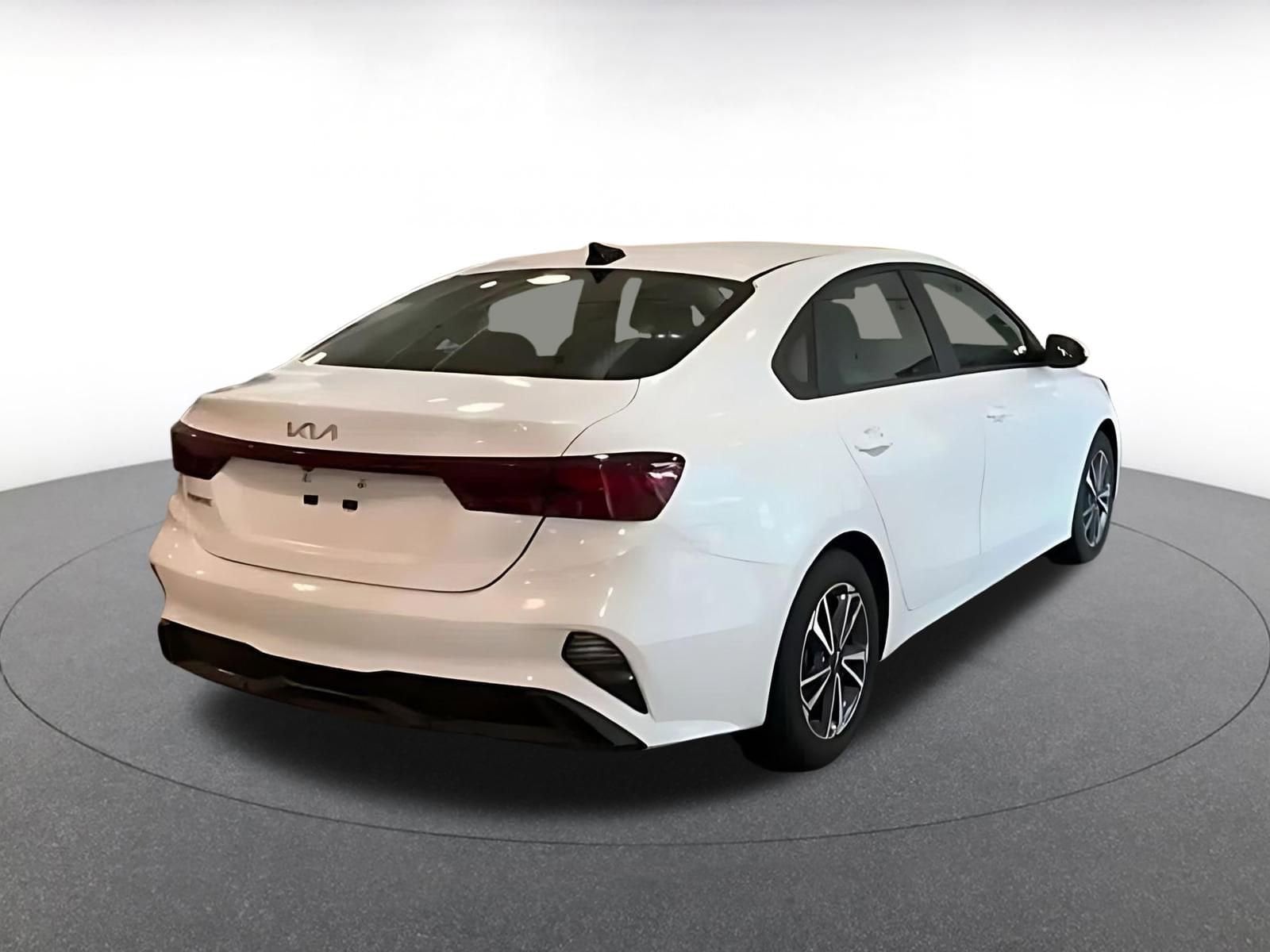 Thumbnail: 2024 Kia Forte - 7