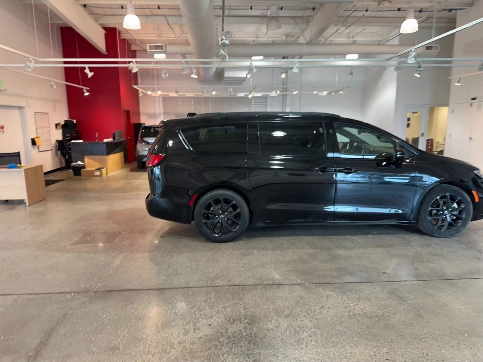 Thumbnail: 2025 Chrysler Pacifica - 16