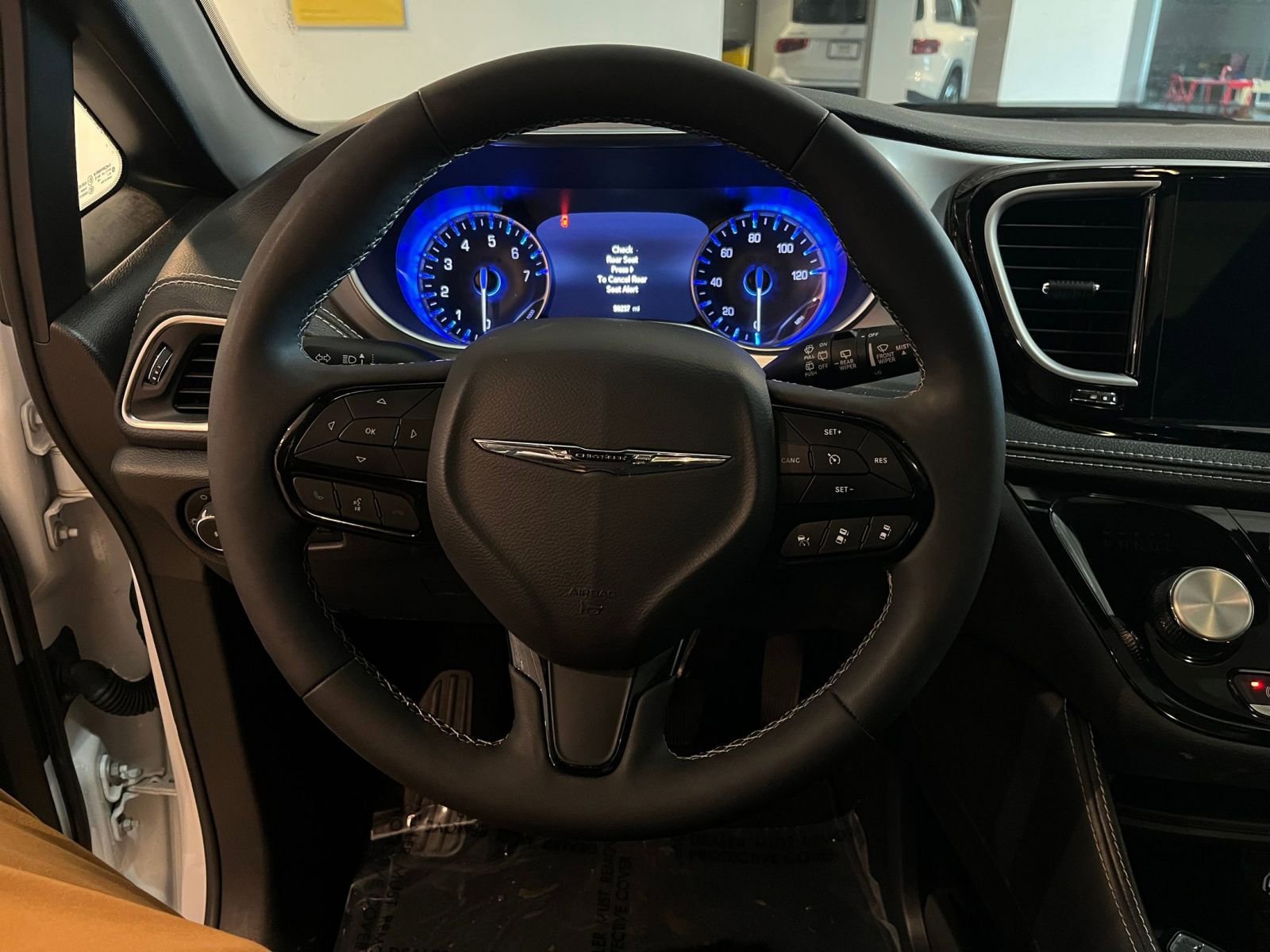 Thumbnail: 2025 Chrysler Pacifica - 30