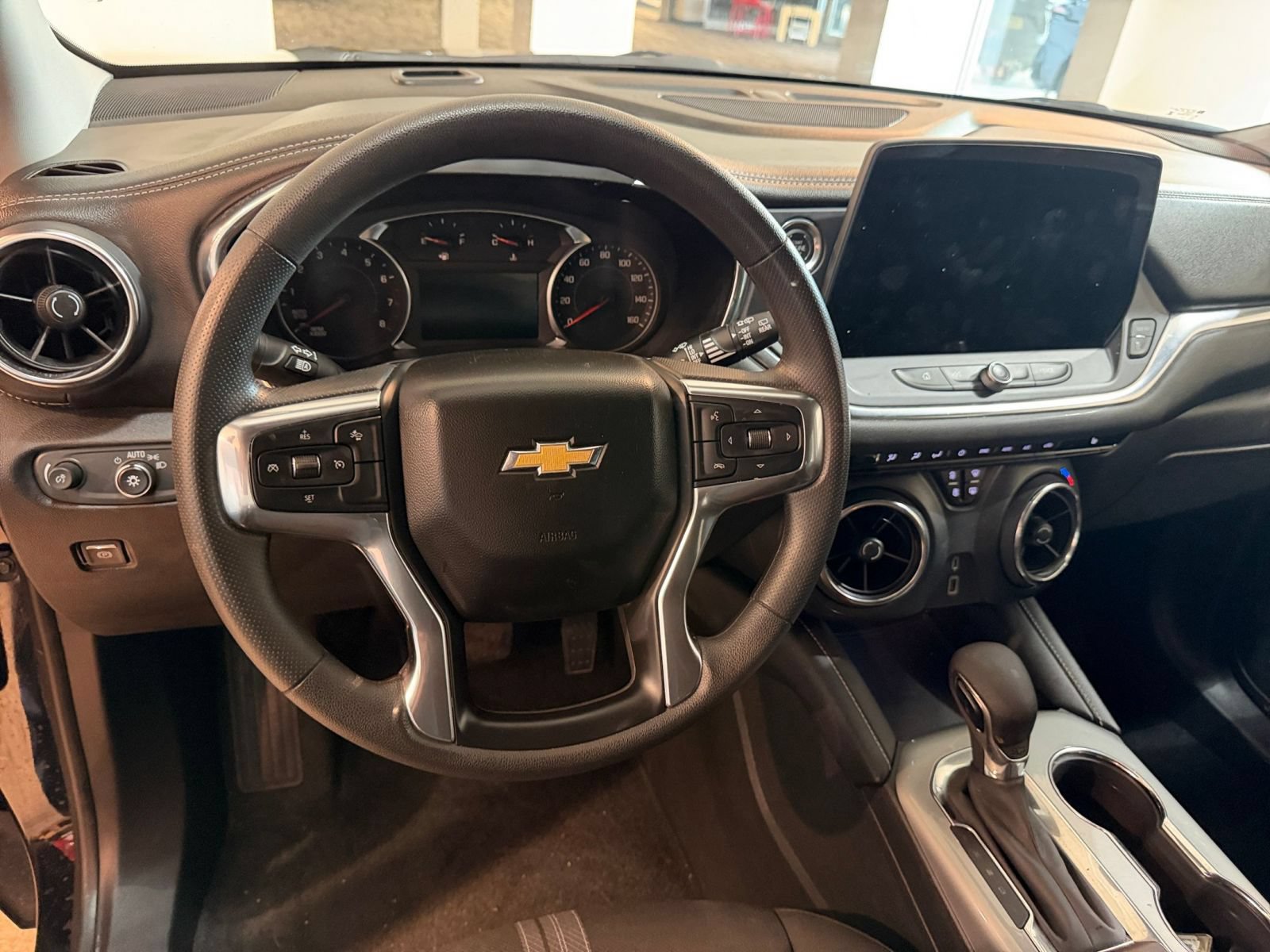 Thumbnail: 2025 Chevrolet Blazer - 28