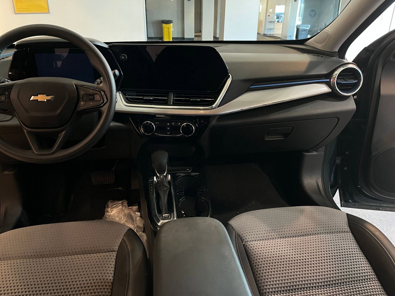 Thumbnail: 2025 Chevrolet Trax - 34